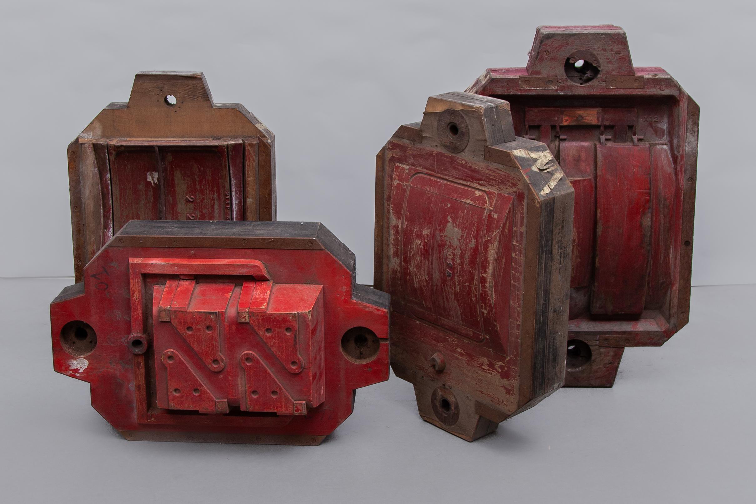 Metà XX secolo Sculture in legno anni '50 Fonderia industriale per parti di auto stampate, set di quattro pezzi in vendita