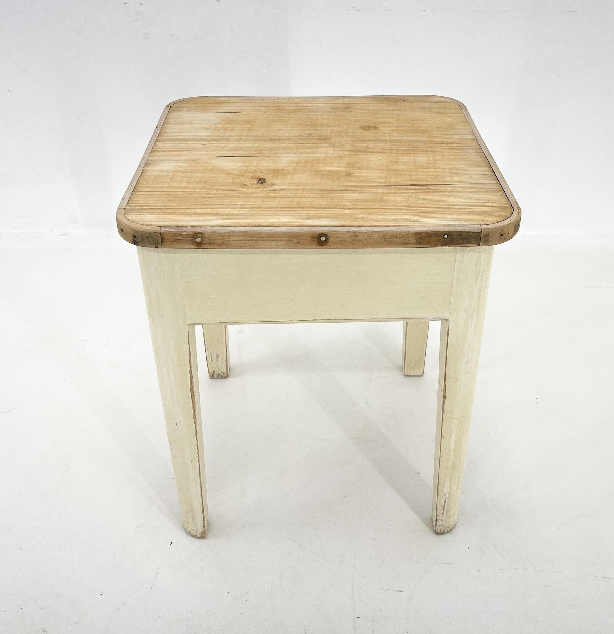 1950s Wooden Stool with Storage Space In Good Condition For Sale In Praha, CZ