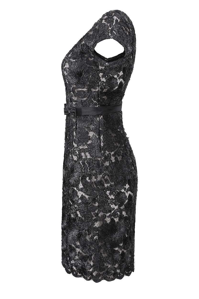 This divine 1950s black raffia and silk cocktail dress is from the house of Worth and is a magnificent piece of demi-couture in impeccable vintage condition. Beautifully constructed, it is  comprised of soft grey silk reinforced with a sheer layer
