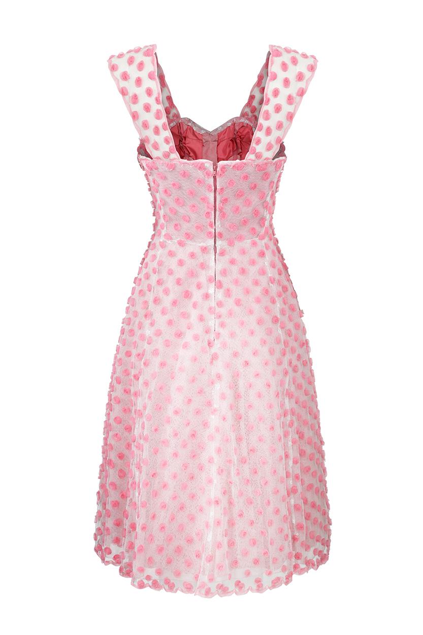 Dieses bezaubernde Couture-Kleid aus rosa und weißem Netztüll aus den 1950er Jahren stammt von dem berühmten französischen Modehaus Worth und wird in dessen Londoner Boutique in der Grosvenor Street verkauft. Die Qualität und Verarbeitung dieses