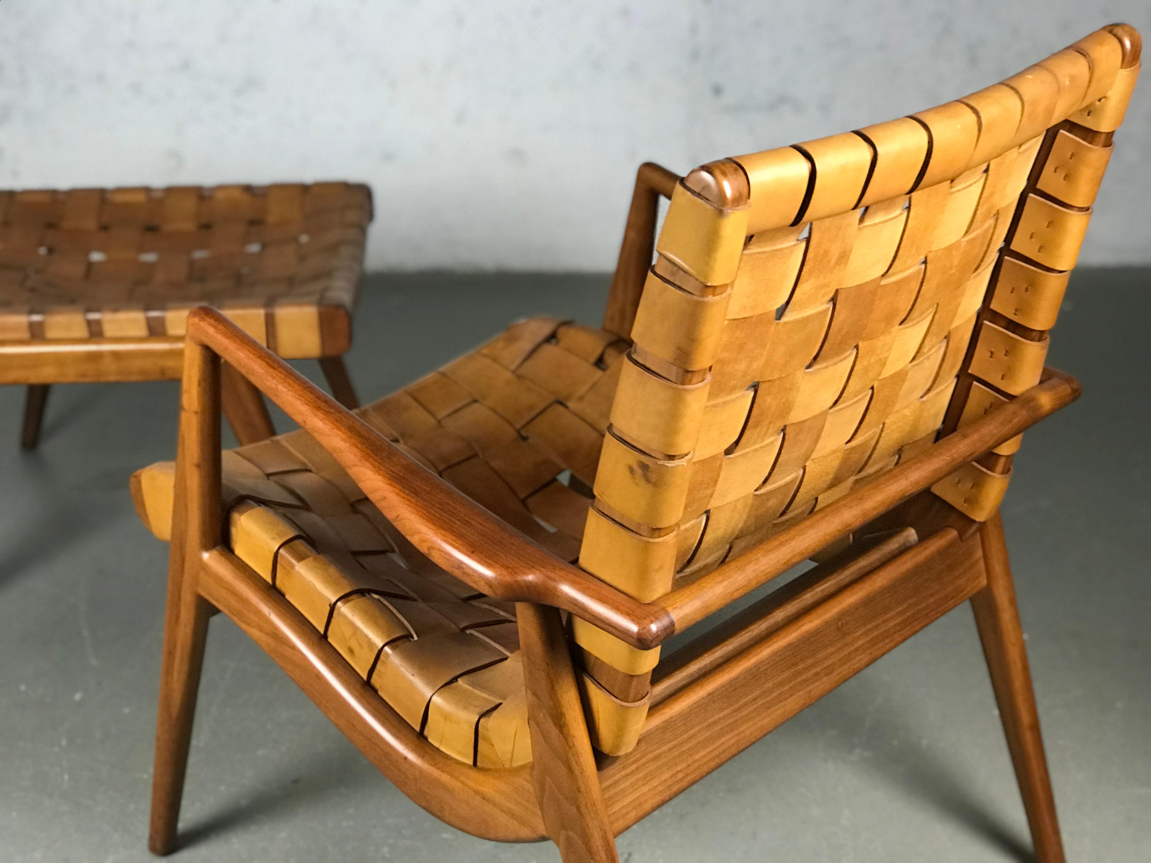 Mid Century Modern Lounge Chair and Ottoman in Leather and Walnut by Mel Smilow  4