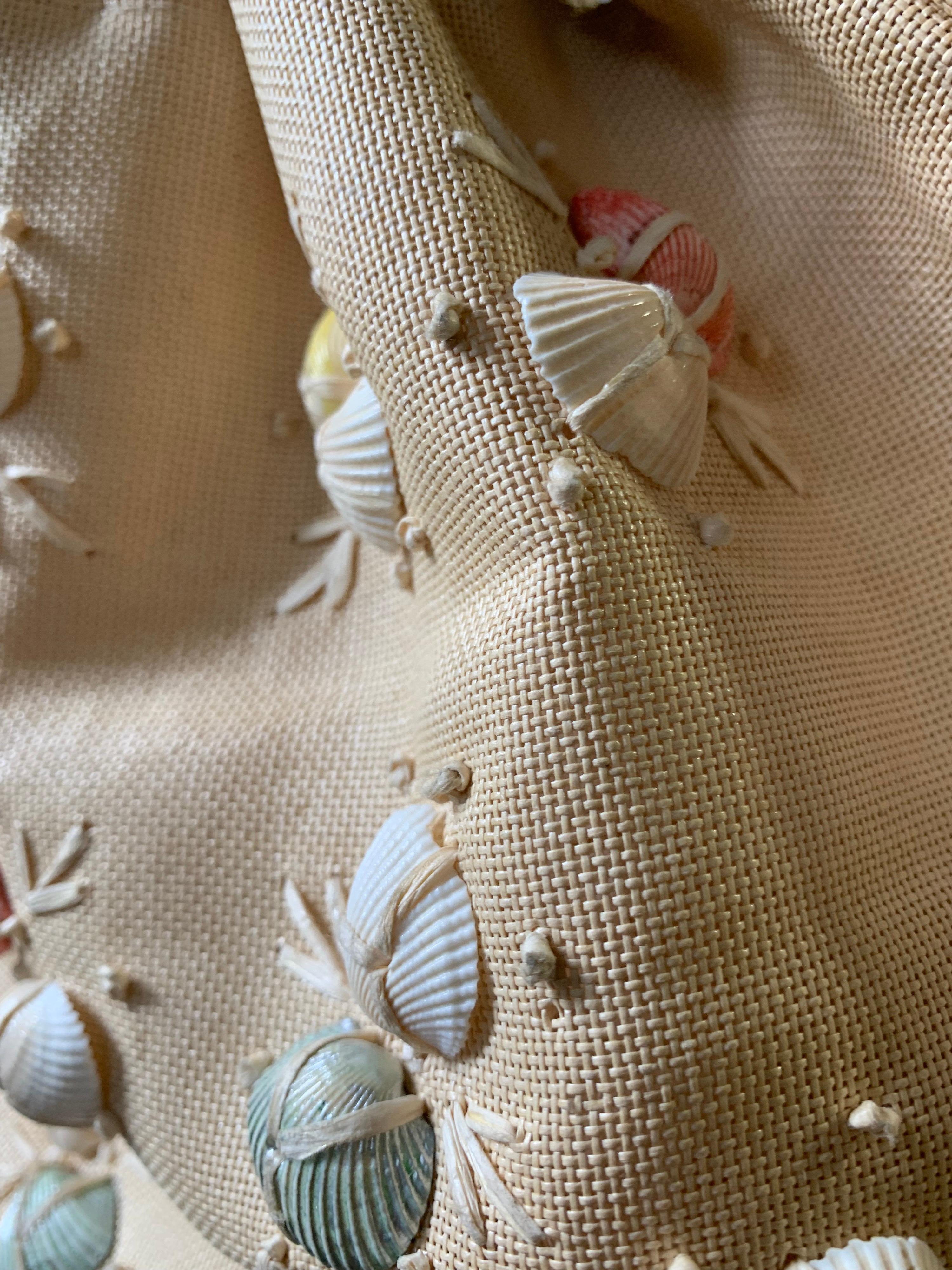 1950s Woven Panama Straw Drawstring Pouch Purse W/ Pastel Seashell Embellishment For Sale 9