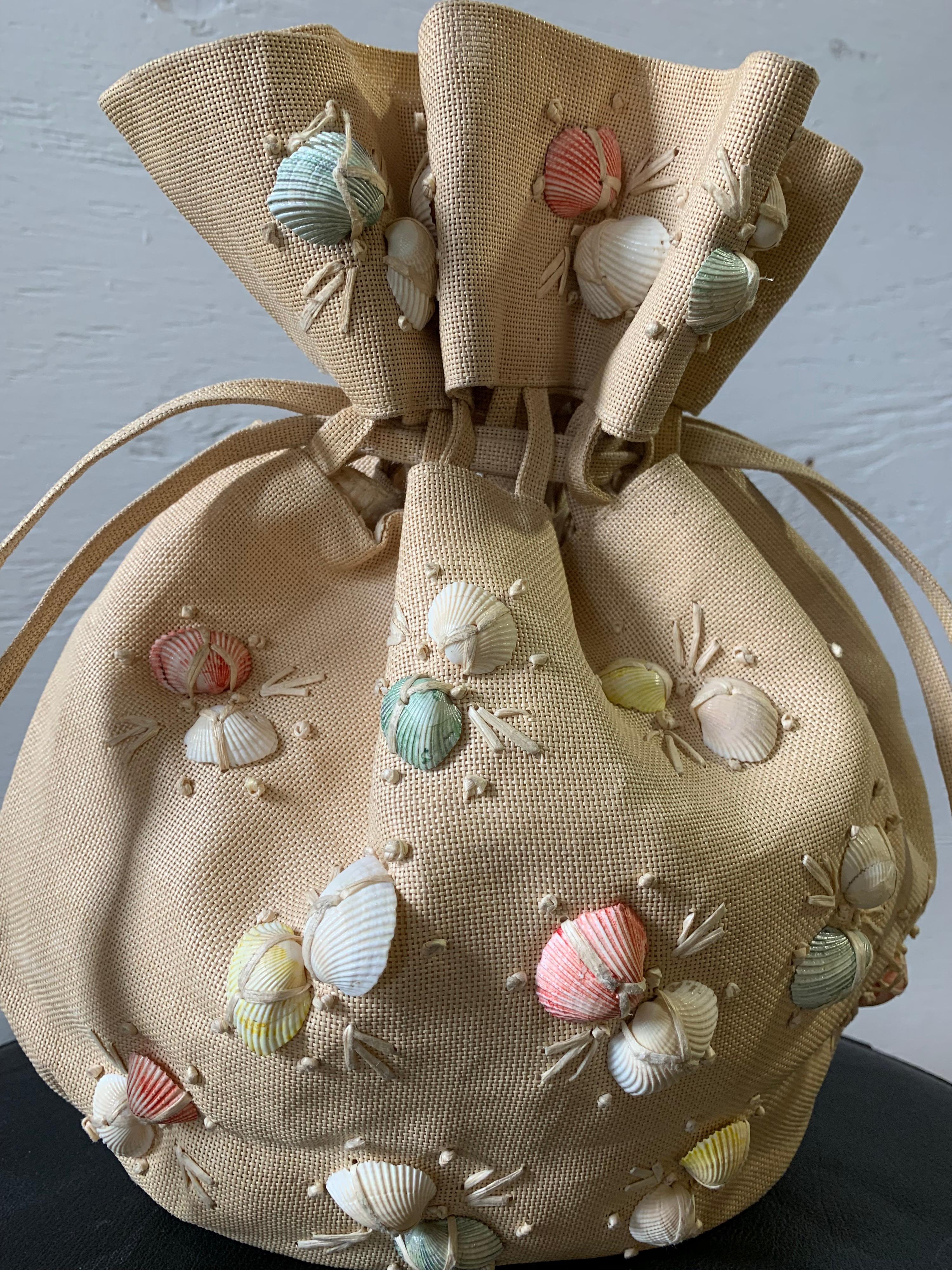 Women's 1950s Woven Panama Straw Drawstring Pouch Purse W/ Pastel Seashell Embellishment For Sale