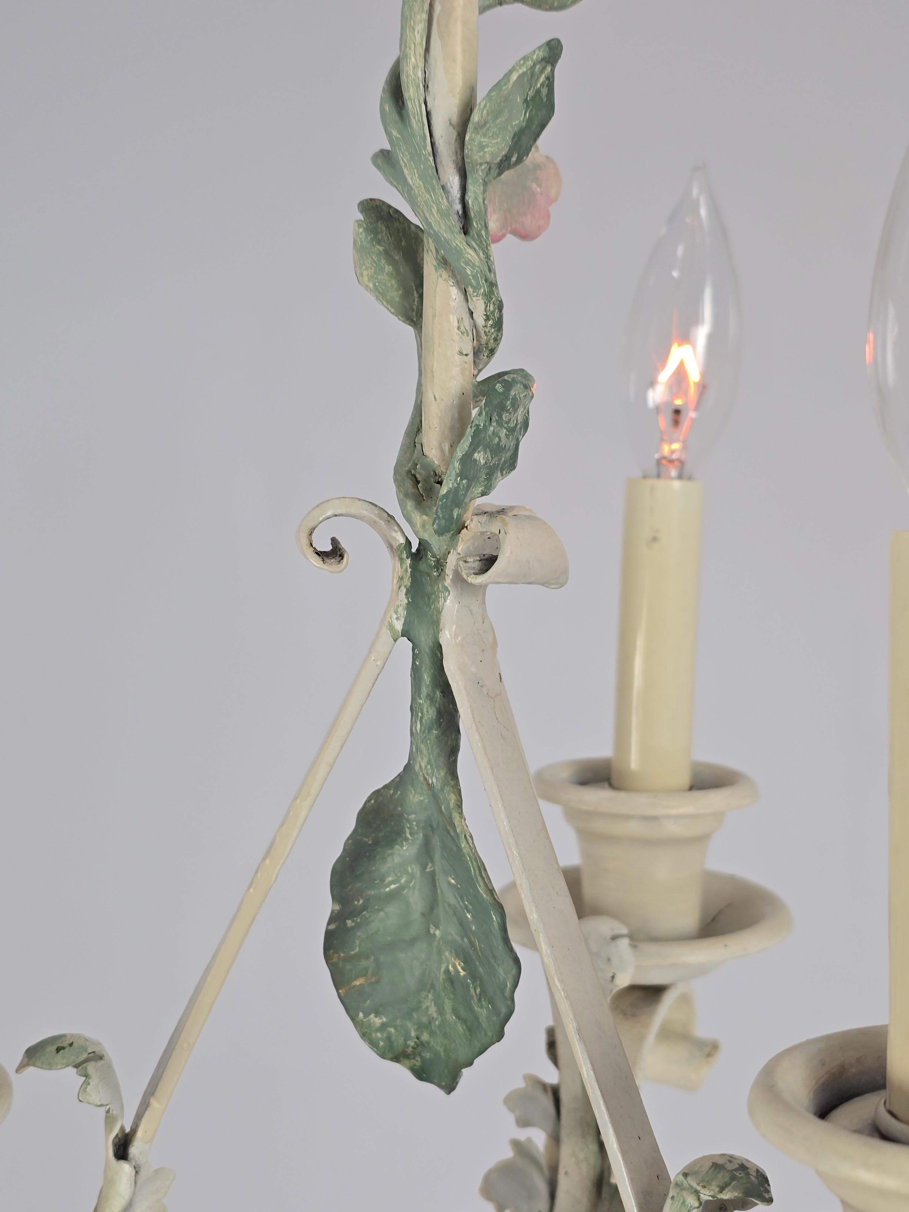 Lampada da terra alta in ferro battuto e tole degli anni '50, Italia in vendita 2