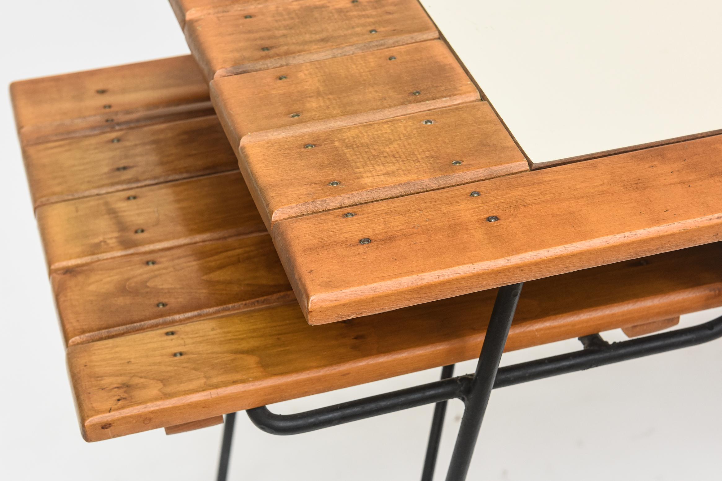 Schreibtisch aus Schmiedeeisen, Nussbaum und Binsen aus den 1950er Jahren von Arthur Umanoff im Angebot 4