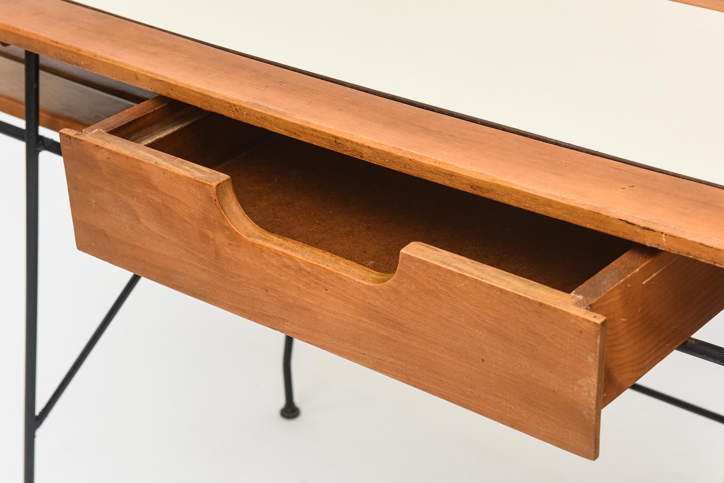 Schreibtisch aus Schmiedeeisen, Nussbaum und Binsen aus den 1950er Jahren von Arthur Umanoff im Angebot 6