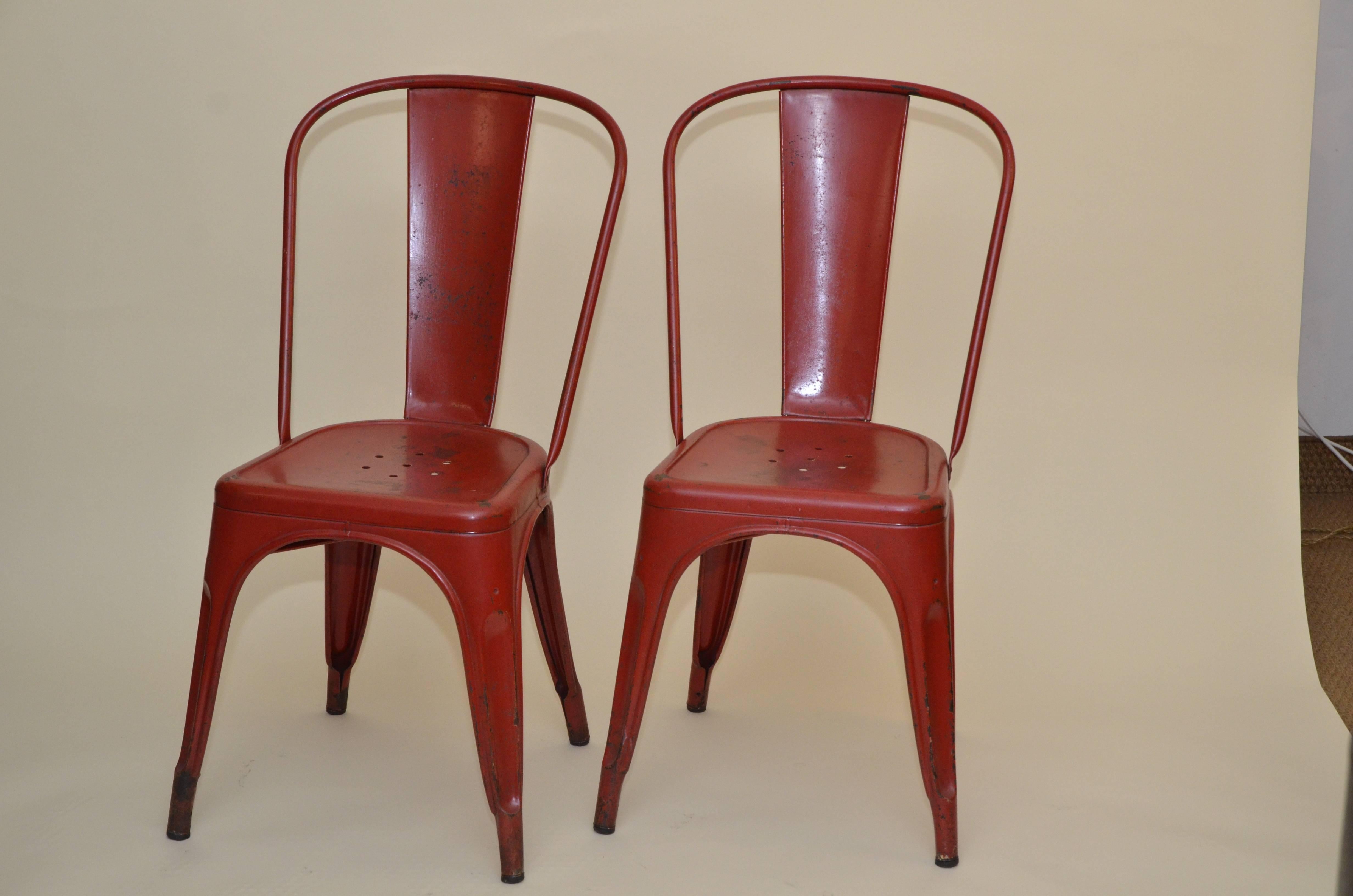 1950s Xavier Pauchard Pair of Industrial Vintage Red Metal French Chairs, Tolix In Good Condition For Sale In Milan, IT