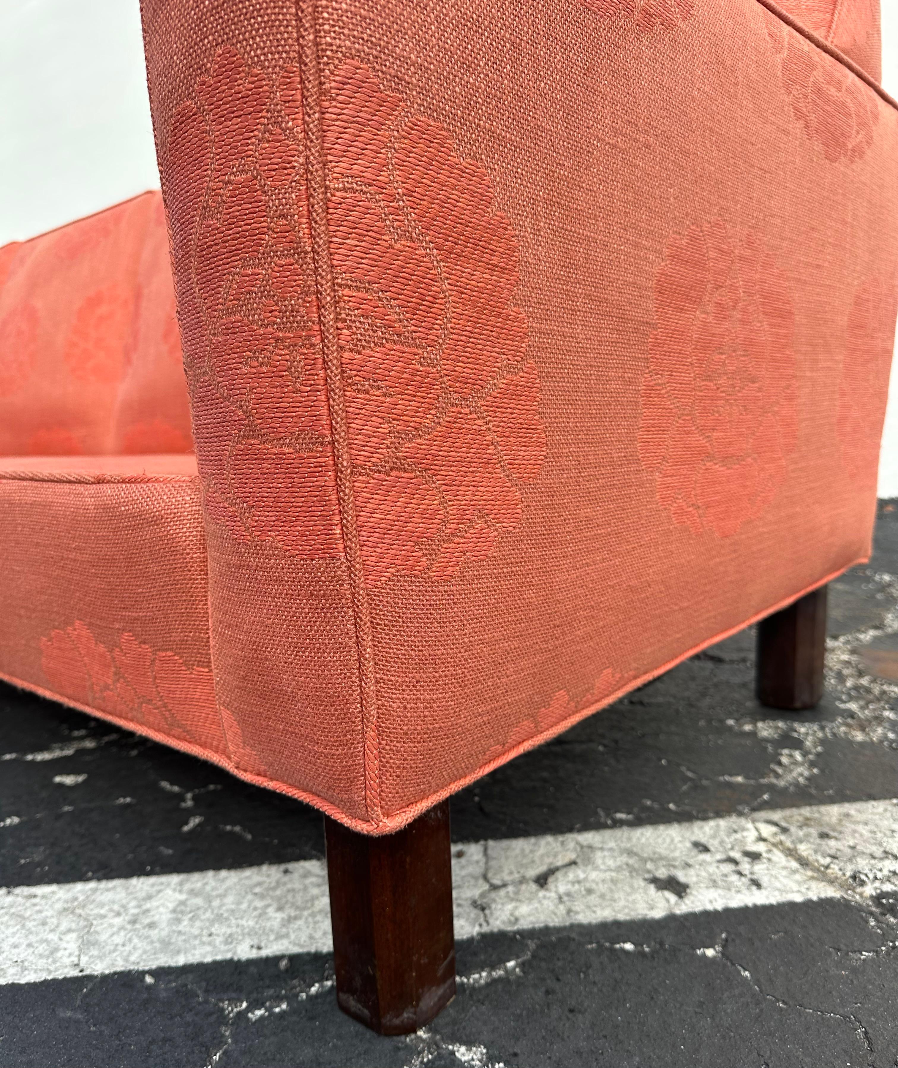1950s Edward Wormley for Dunbar Furniture Canapé Lotus en lin saumon paille en vente 6