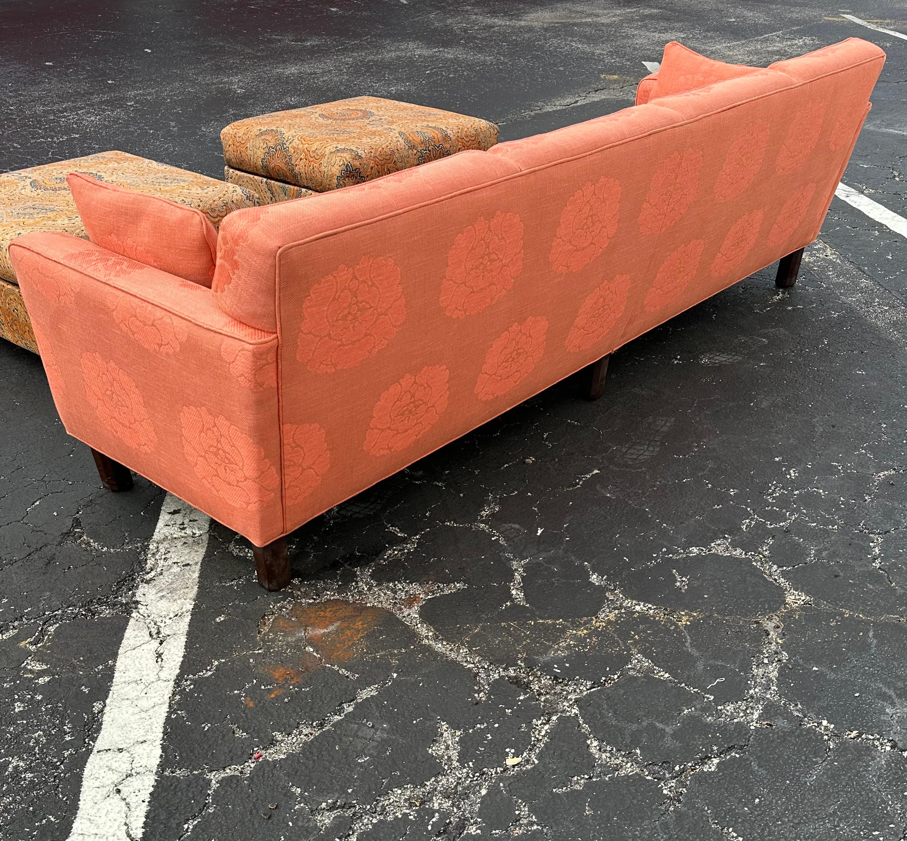 1950s Edward Wormley for Dunbar Furniture Canapé Lotus en lin saumon paille en vente 7