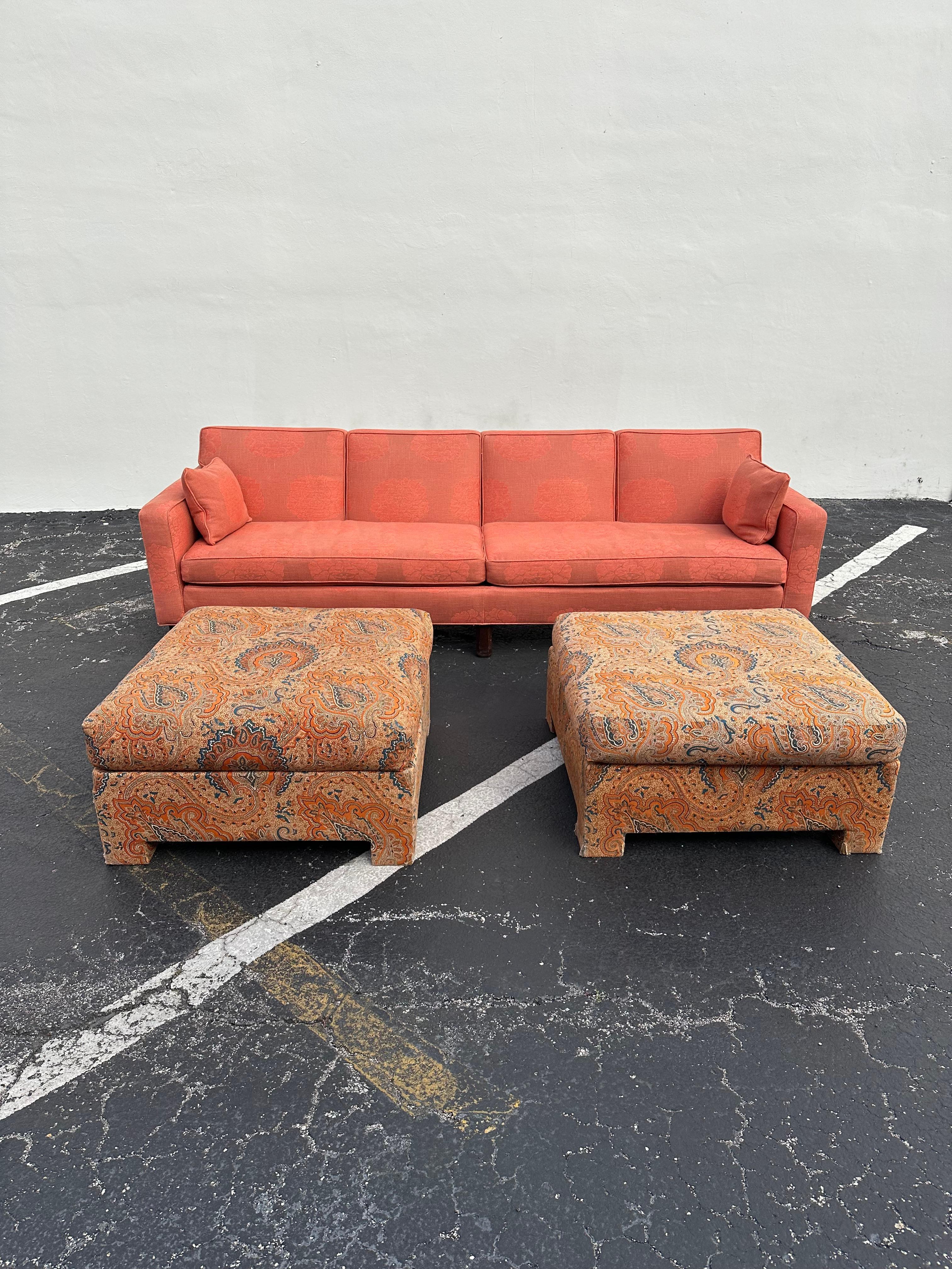 1950s Edward Wormley for Dunbar Furniture Canapé Lotus en lin saumon paille en vente 9