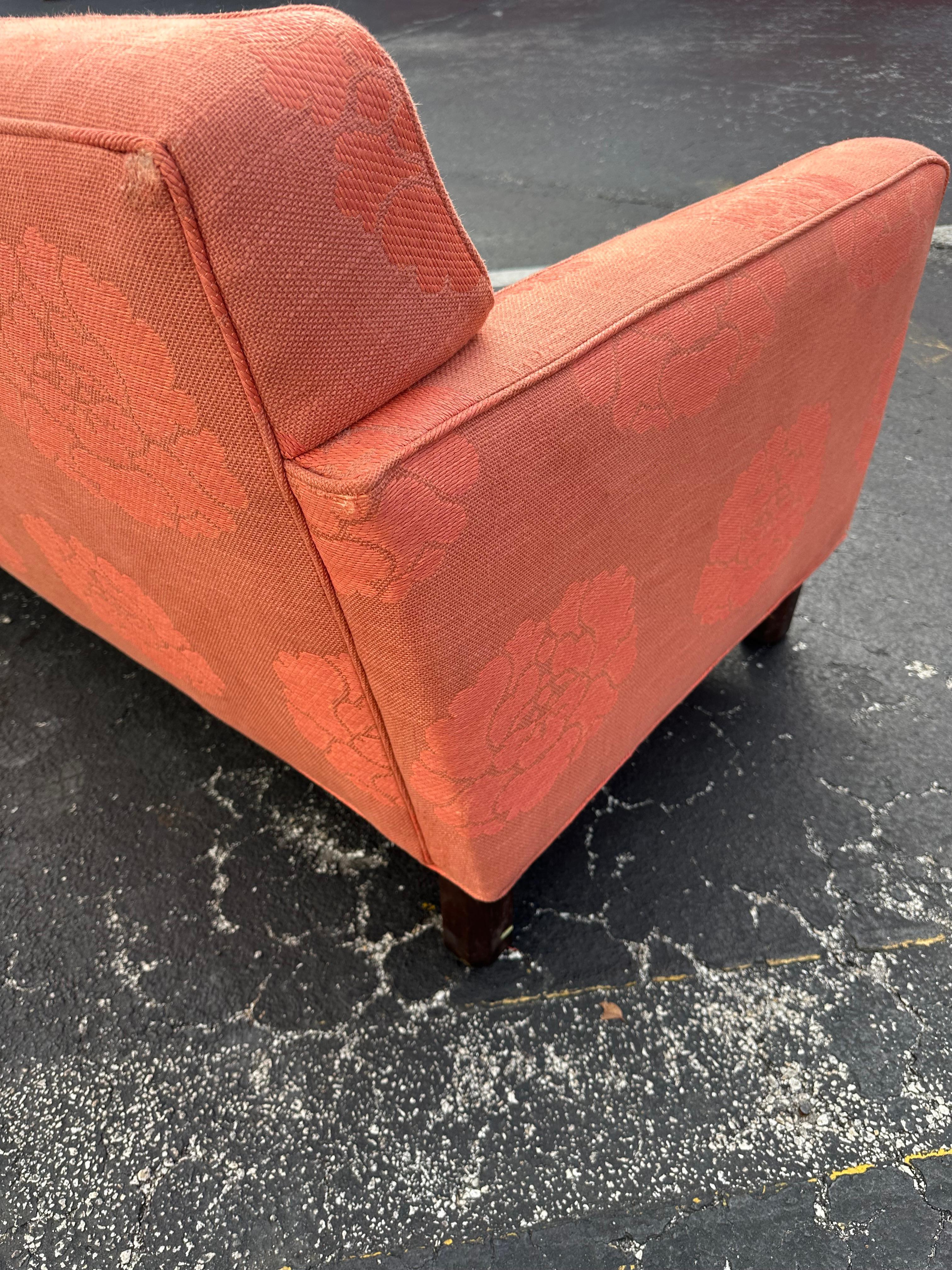 1950s Edward Wormley for Dunbar Furniture Canapé Lotus en lin saumon paille en vente 12