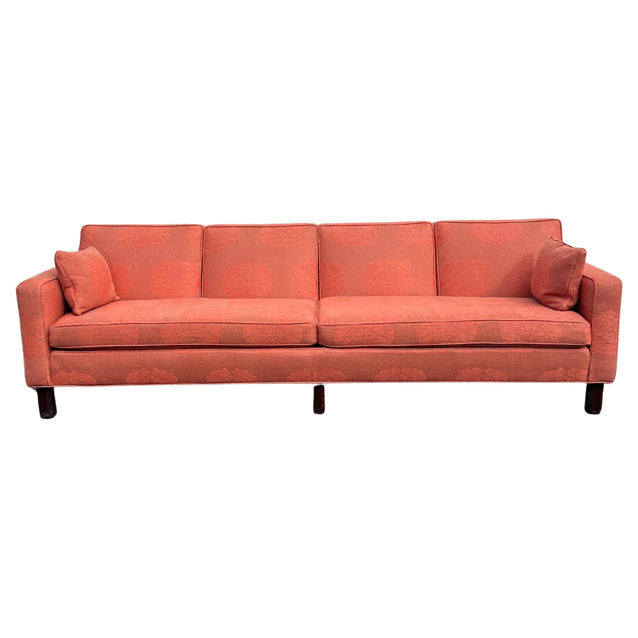 1950s Edward Wormley for Dunbar Furniture Canapé Lotus en lin saumon paille en vente