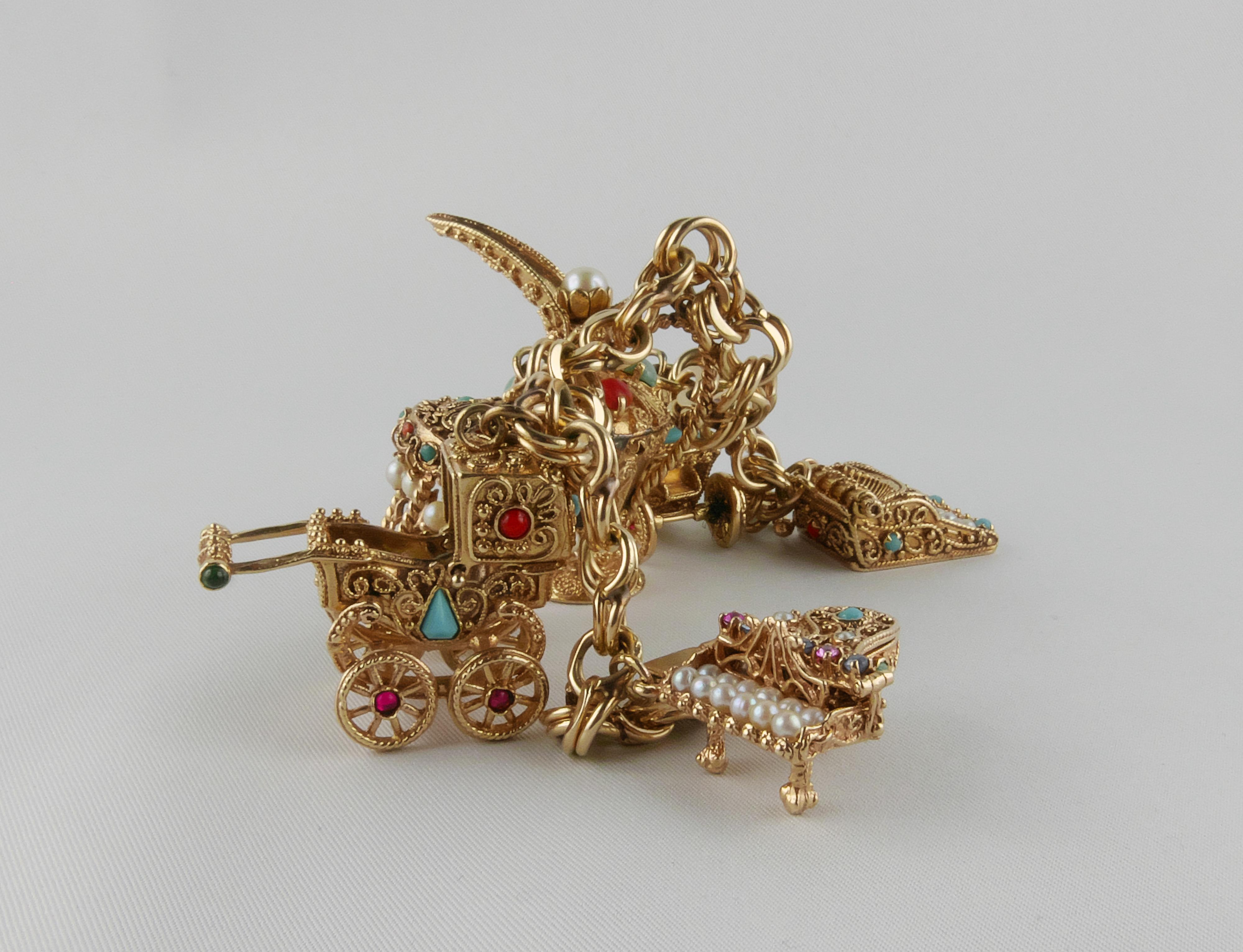 1950s Yellow Gold Charms Bracelet In Good Condition For Sale In Torino, IT