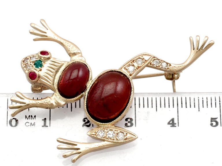 1950s Yellow Gold Cabochon Cut Frog Brooch with Emerald Ruby Garnet and Diamond For Sale 2