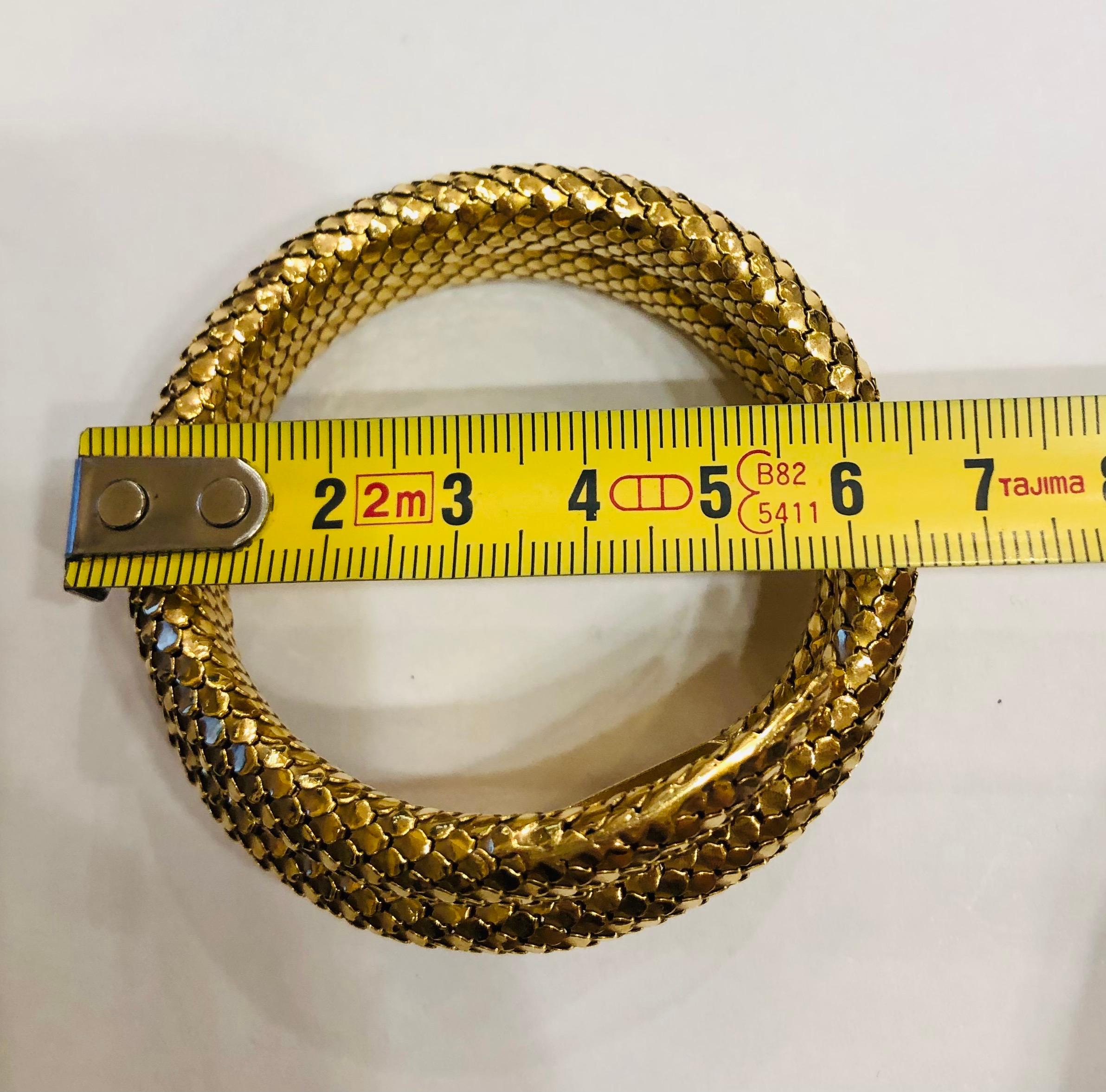 Bracelet jonc souple serpent serpent en or jaune 18 carats, années 1950 en vente 1