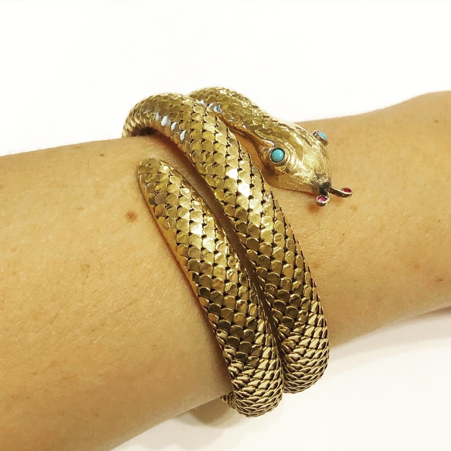Cabochon 1950s, 18k Yellow Gold Snake Serpent Flexible Bangle Bracelet For Sale