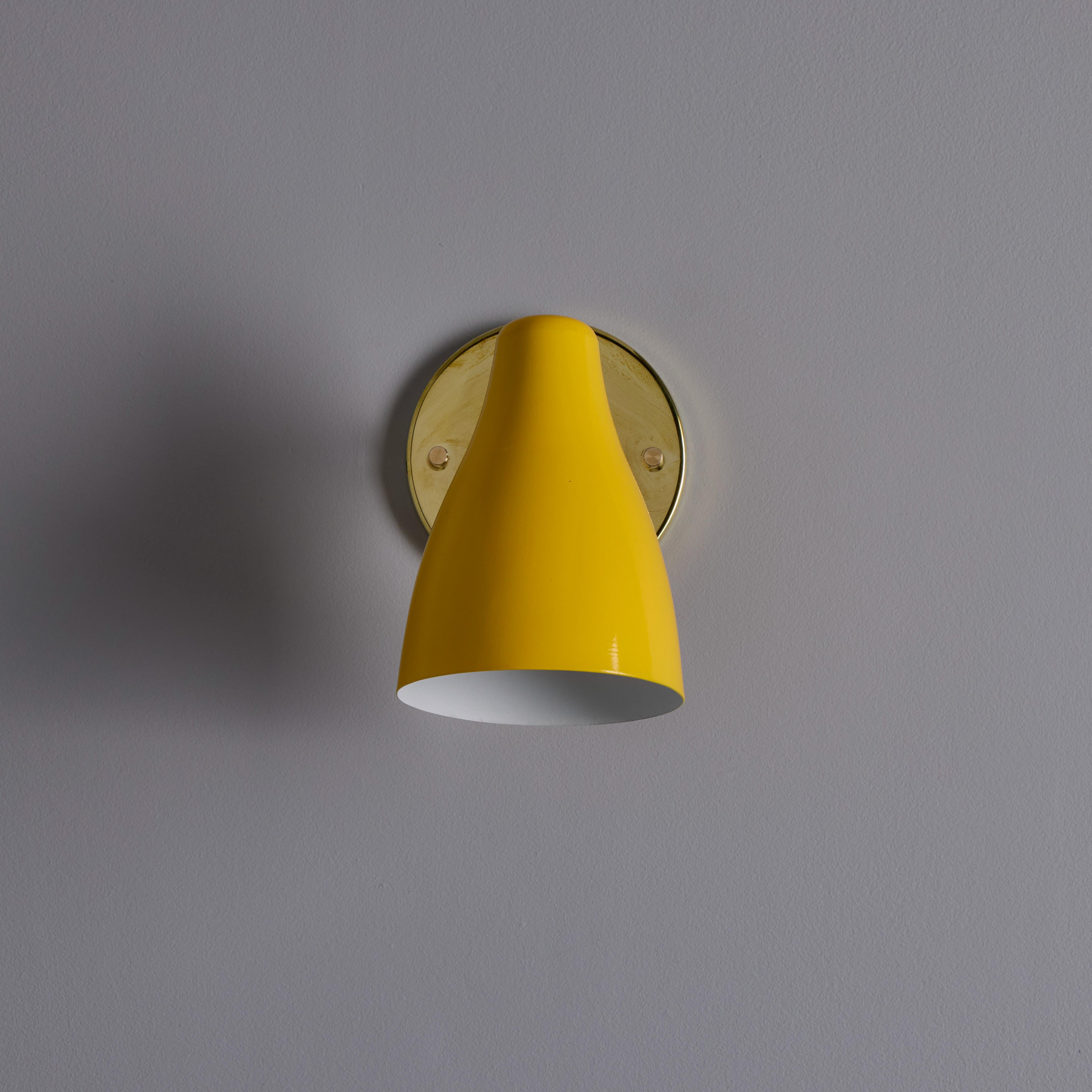 Mid-Century Modern 1950s Yellow Painted Metal & Brass Wall Lamp Attributed to Stilnovo For Sale