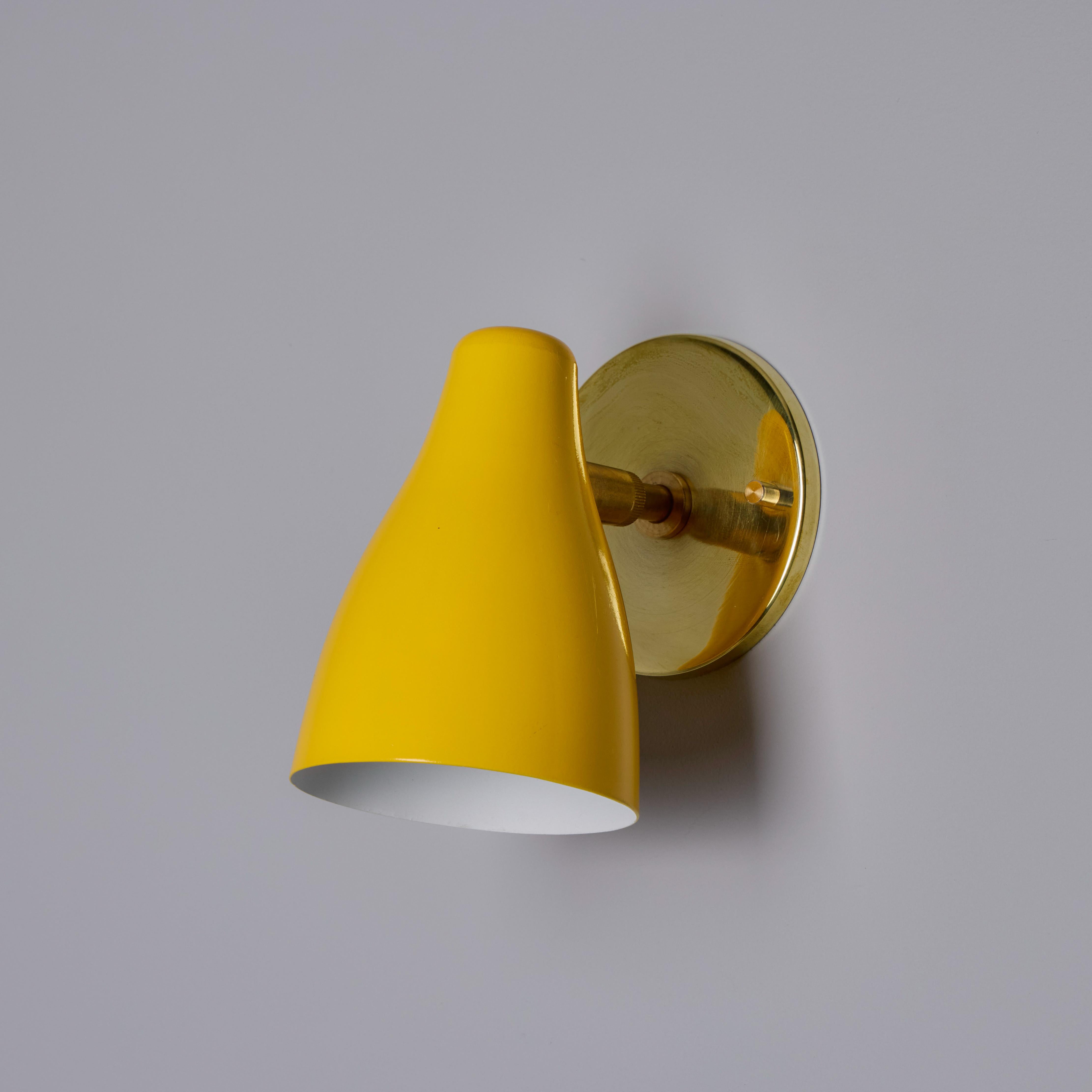 1950s Yellow Painted Metal & Brass Wall Lamp Attributed to Stilnovo For Sale 1