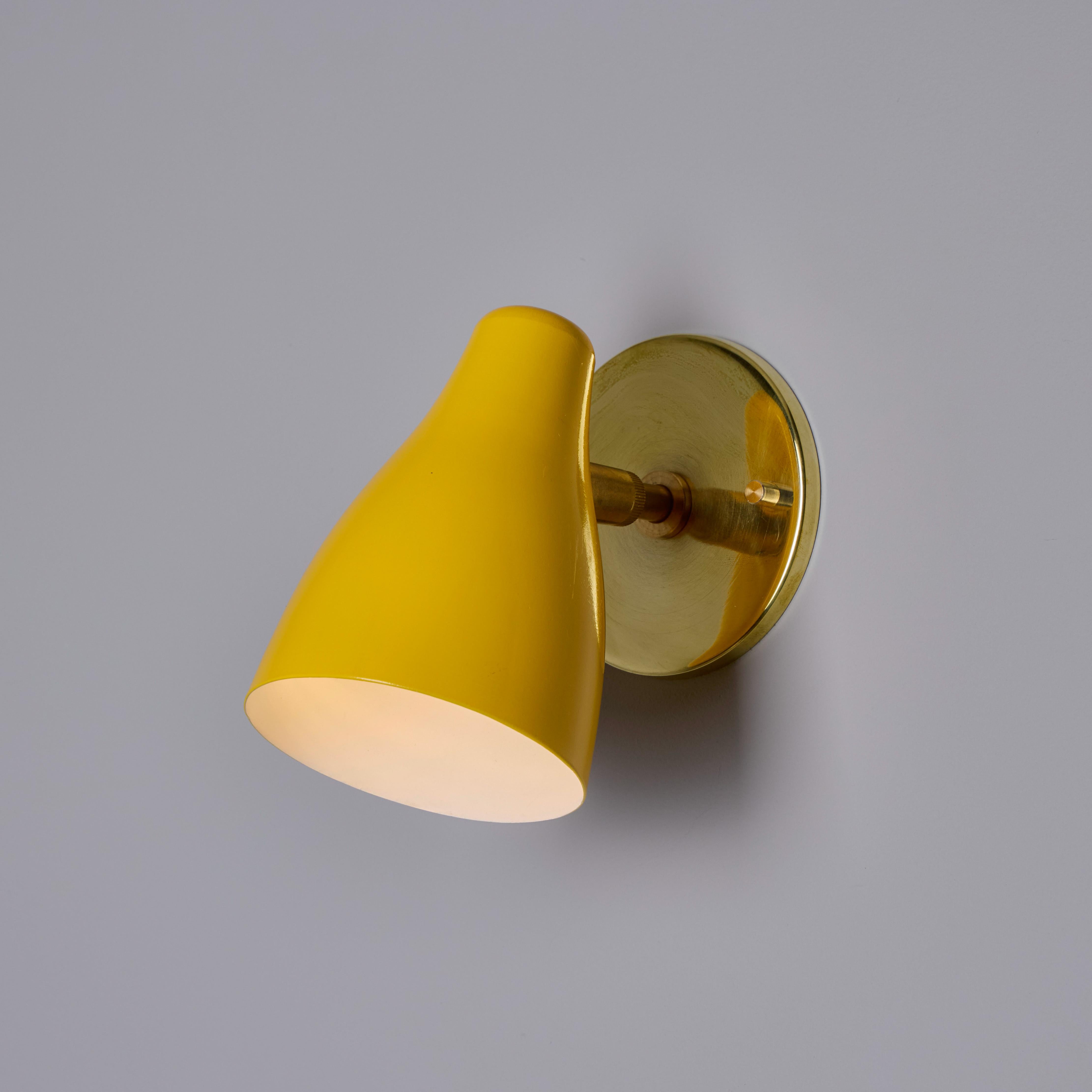 1950s Yellow Painted Metal & Brass Wall Lamp Attributed to Stilnovo For Sale 2