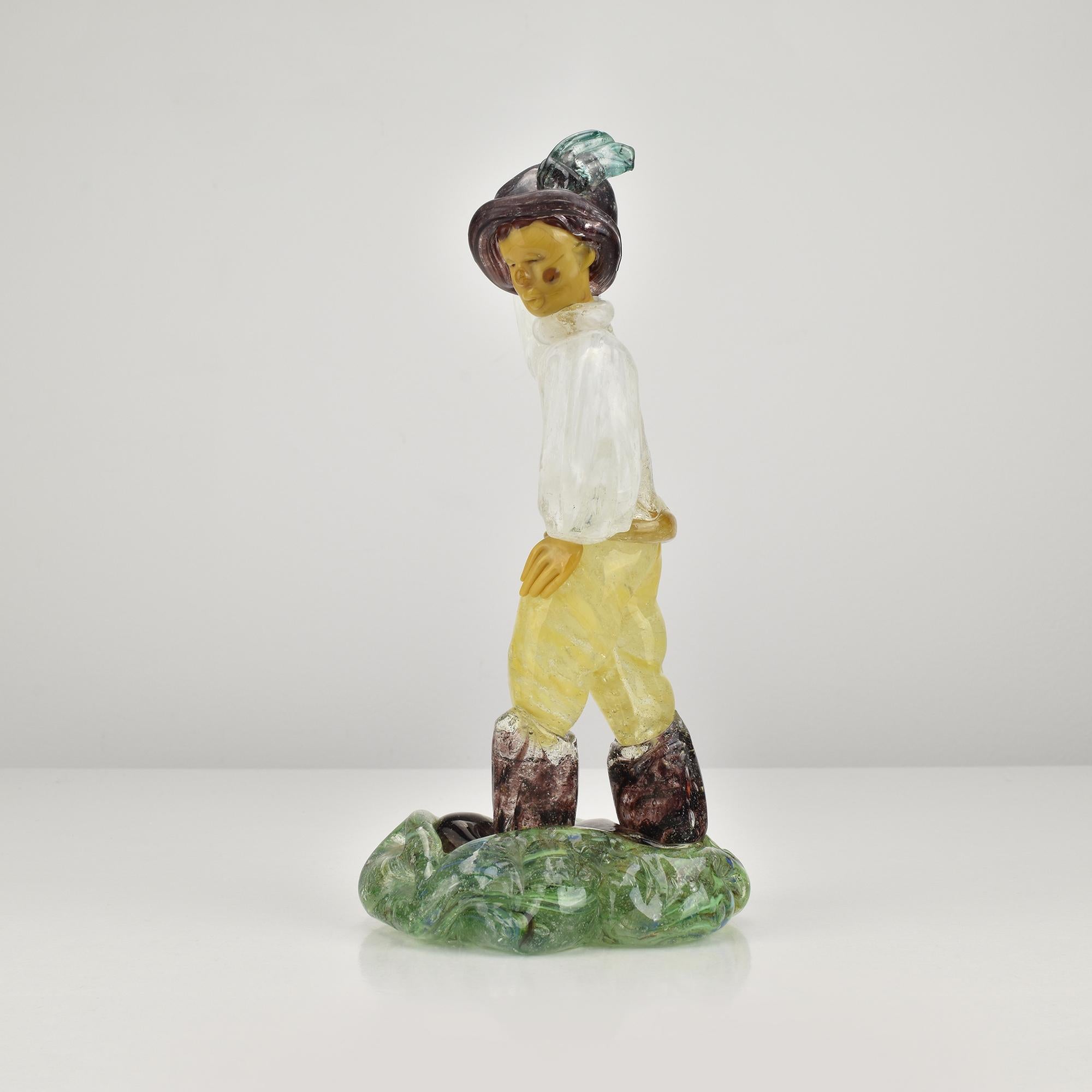 Metà XX secolo 1950s Zelezny Brod Sklo Jaroslav Brychta Nobleman Art Glass Figurine in vendita