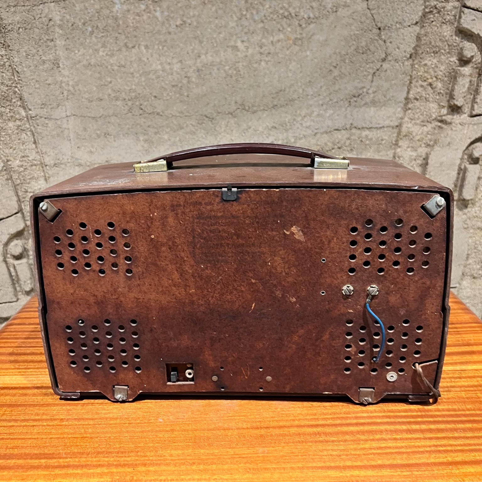 Metà XX secolo Radio portatile Zenith anni '50 in bachelite marrone non funzionante in vendita