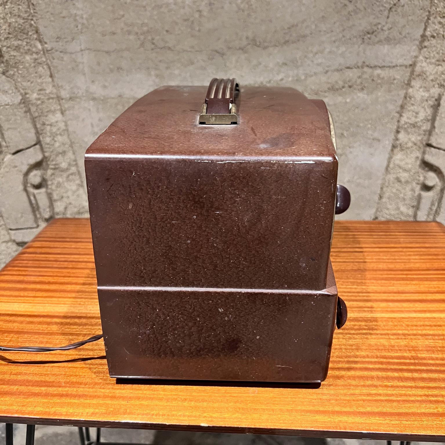 Bachelite Radio portatile Zenith anni '50 in bachelite marrone non funzionante in vendita