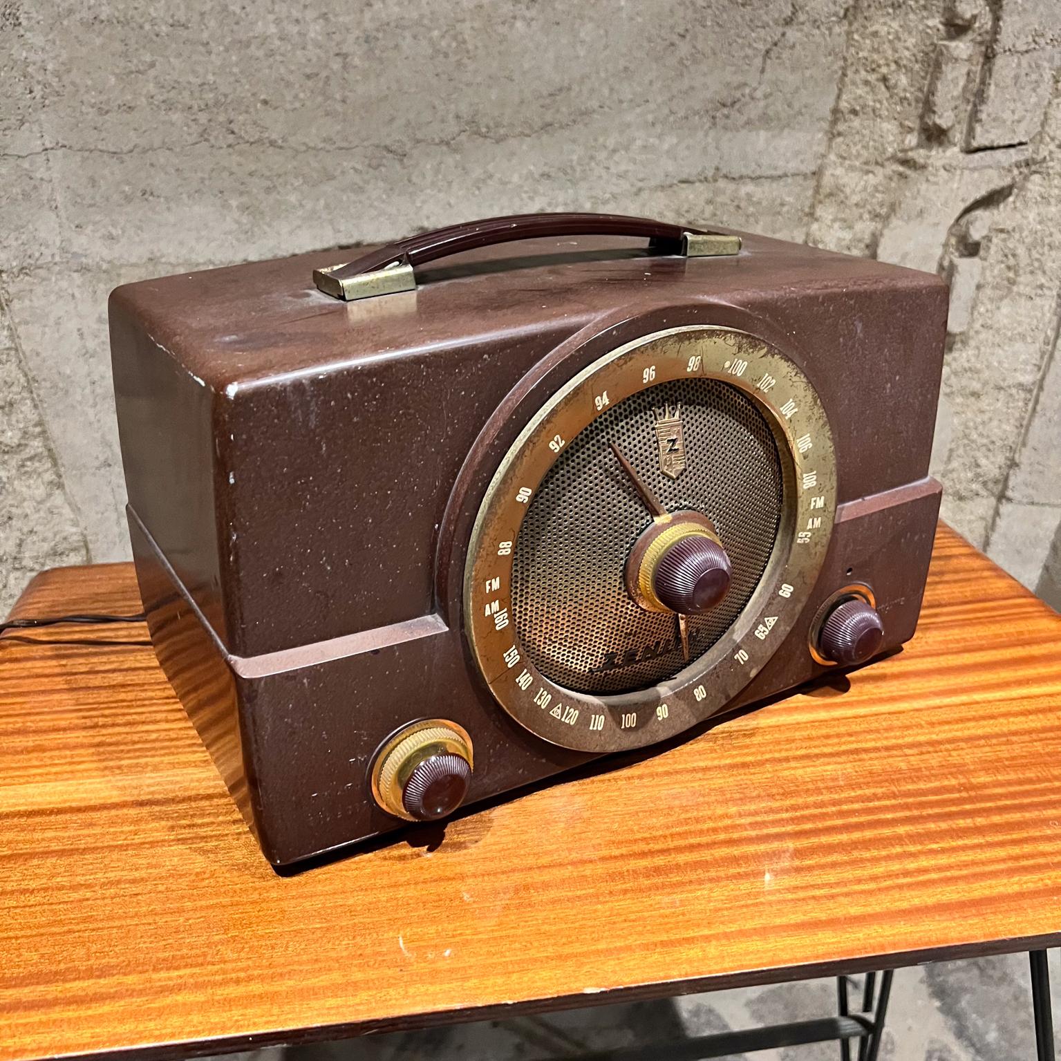 Radio portatile Zenith anni '50 in bachelite marrone non funzionante in vendita 2