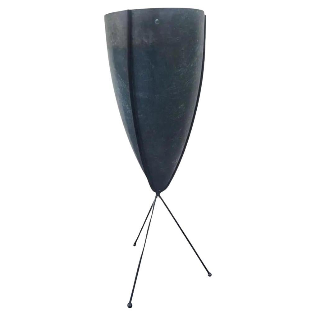 Fioriera Zenith Elephant Gray in fibra di vetro del 1950 con supporto a treppiede in ferro