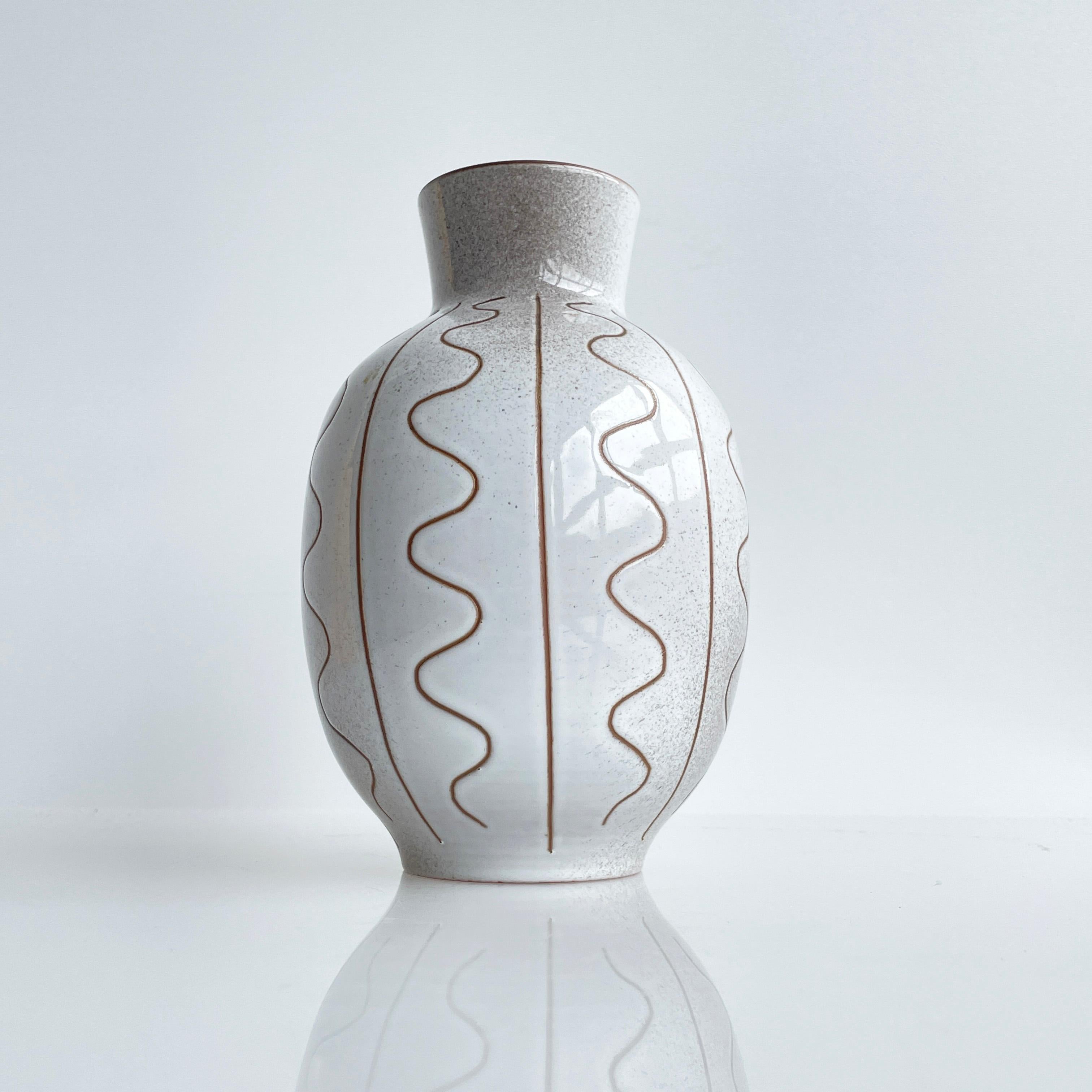 1950's Gustav Spörri Vase No. 1110/1 - Ziegler Schaffhausen 2