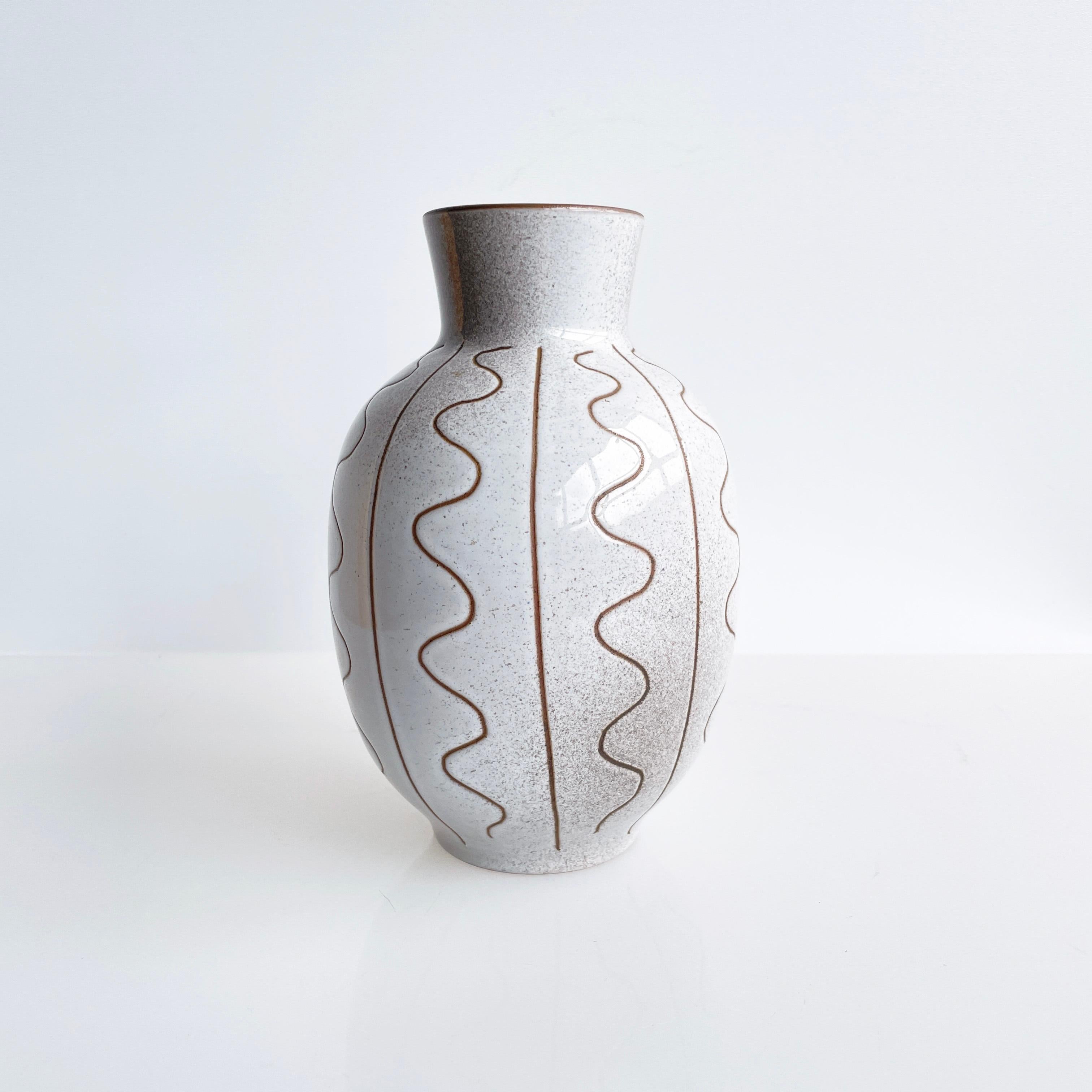 1950's Gustav Spörri Vase No. 1110/1 - Ziegler Schaffhausen 4