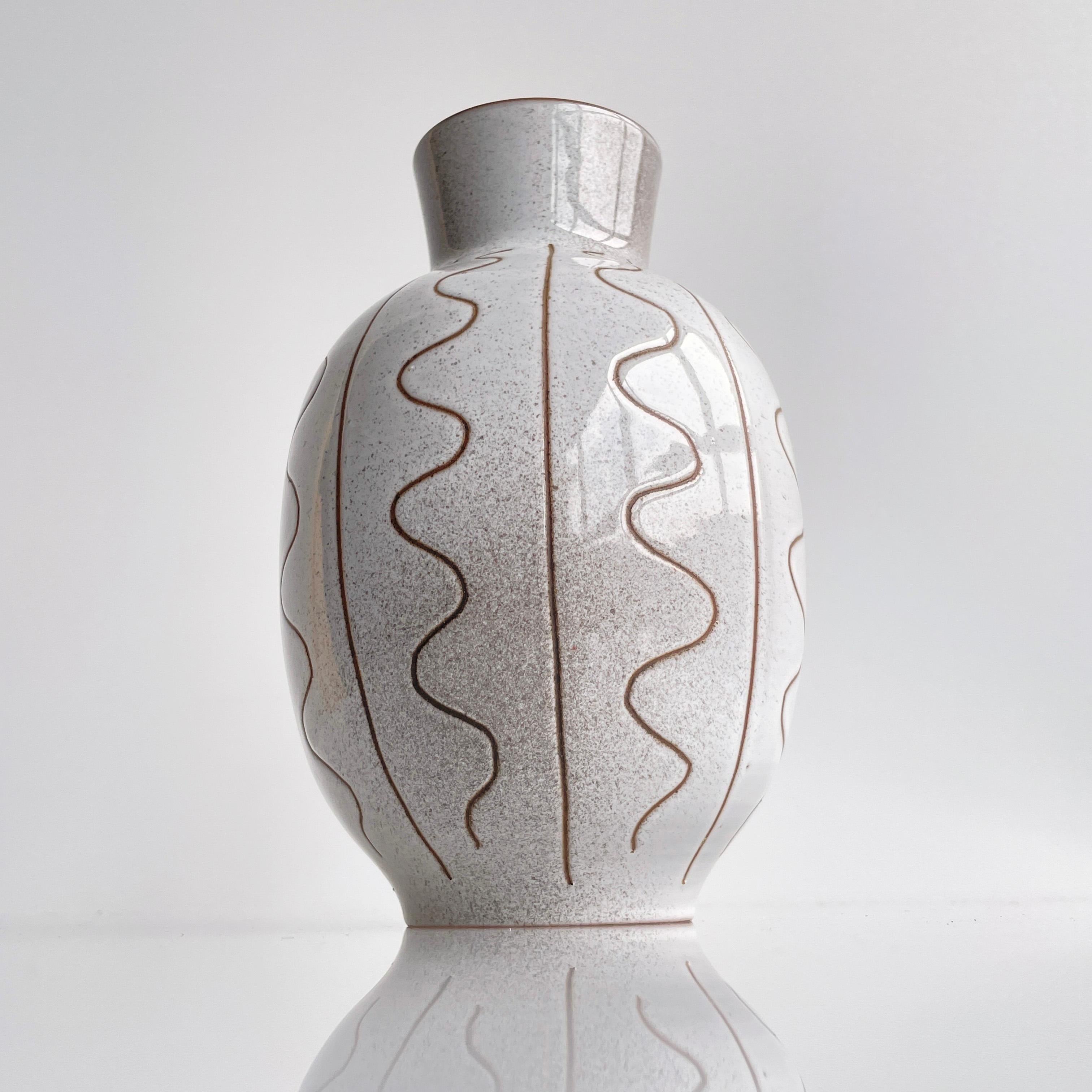 Mid-Century Modern 1950's Gustav Spörri Vase No. 1110/1 - Ziegler Schaffhausen