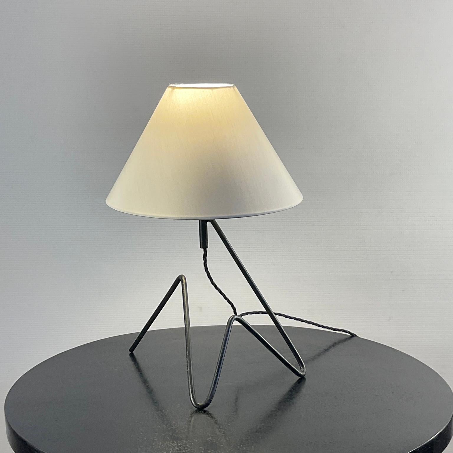 Lámpara de sobremesa de hierro forjado zoomorfo de los años 50 al estilo de Jean Royère en venta 2