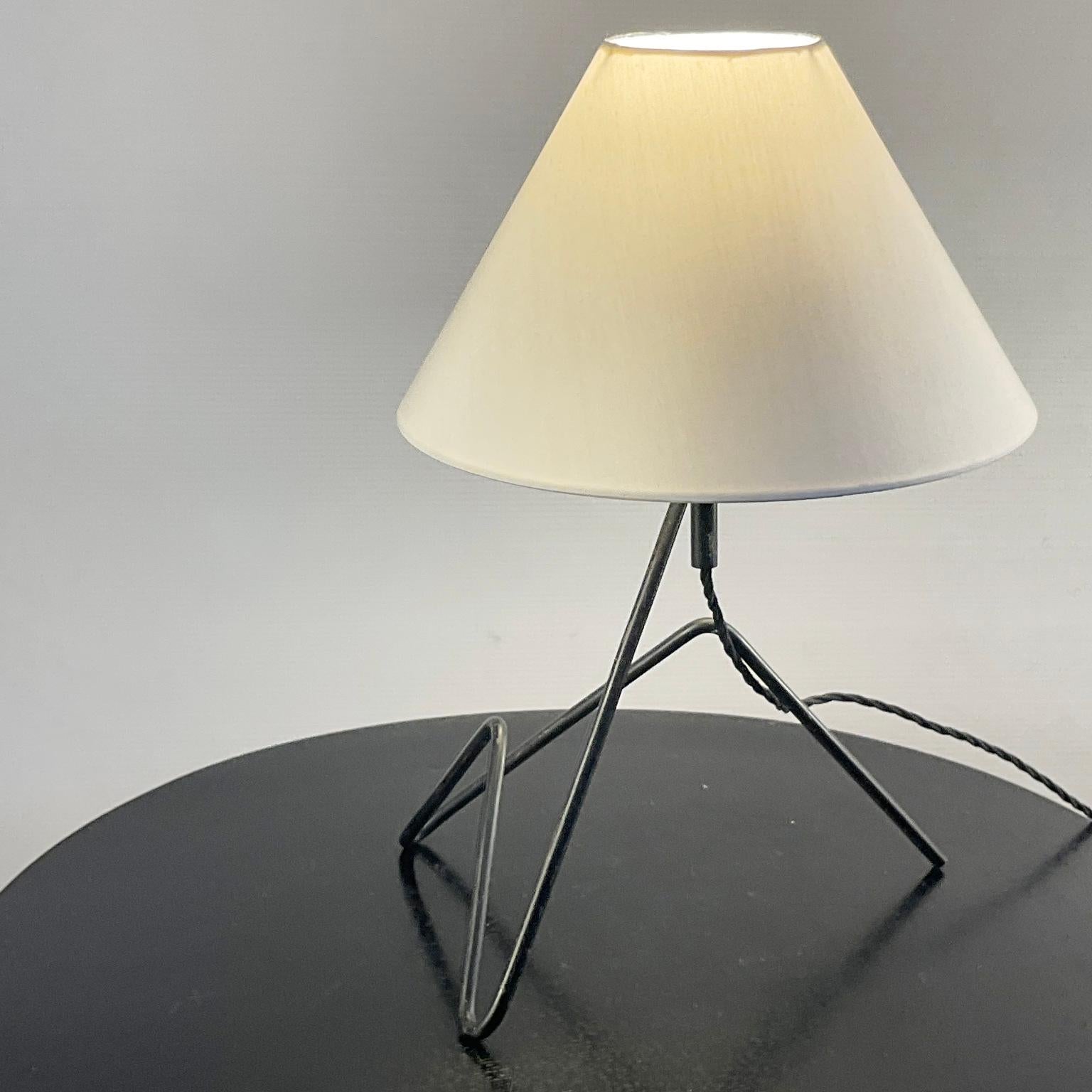 Lámpara de sobremesa de hierro forjado zoomorfo de los años 50 al estilo de Jean Royère en venta 3
