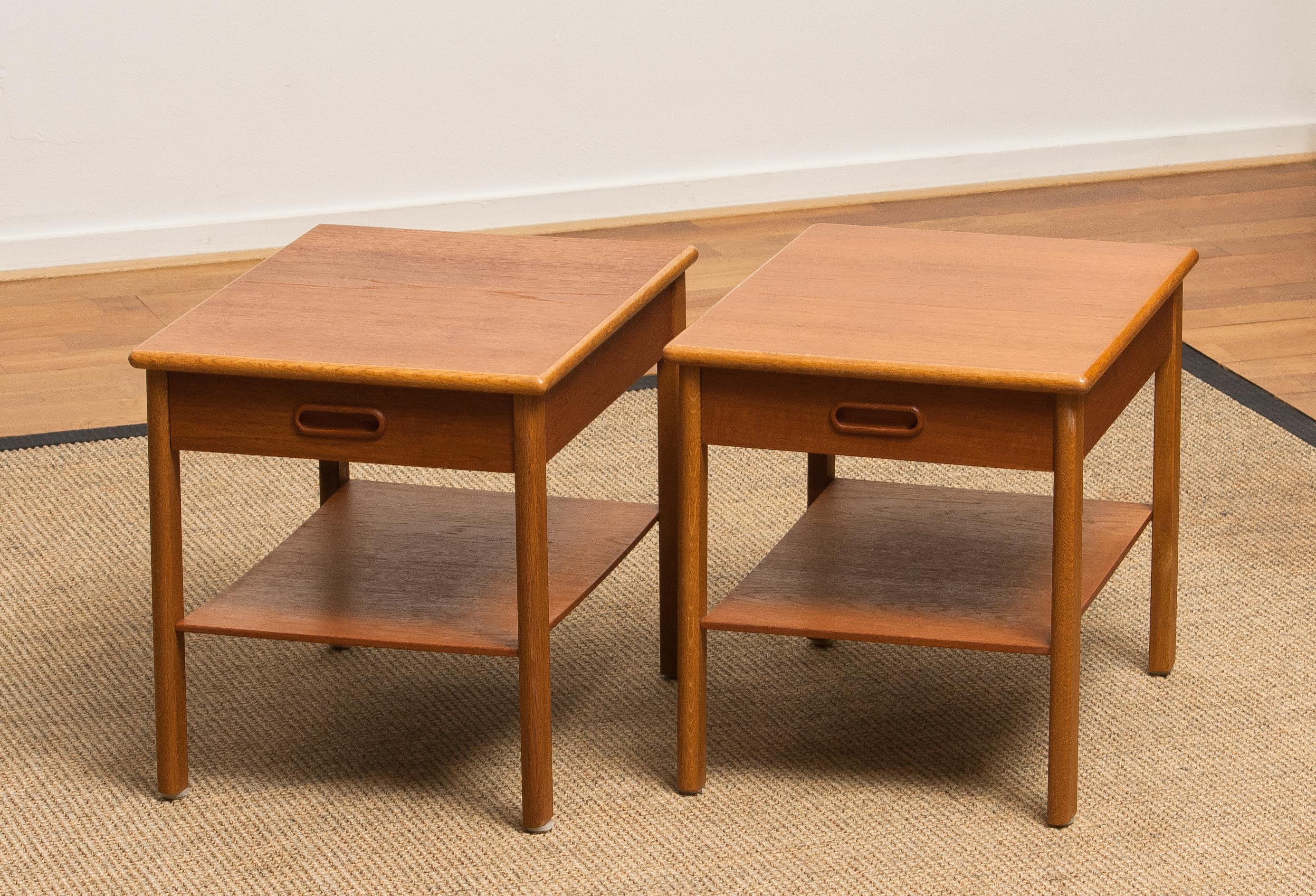 Beautiful pair of bedside tables from Sweden.
These tables are made of teak and they have a drawer.
They are in very nice condition.
Period 1950s.
Dimensions: H 39 cm, W 36 cm, D 48 cm.