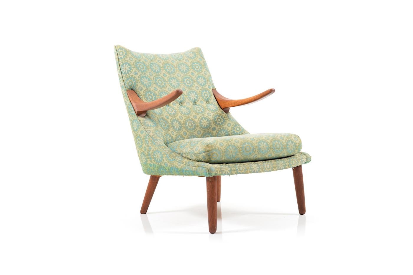 Einzigartiger Sessel des dänischen Designers und Möbelherstellers Svend Skipper. Dieser Prototyp ist nie in Serie gegangen und stammt aus dem Privathaus des Designers. Entworfen und hergestellt in den frühen 1950er Jahren. Rahmen und Armlehnen  aus