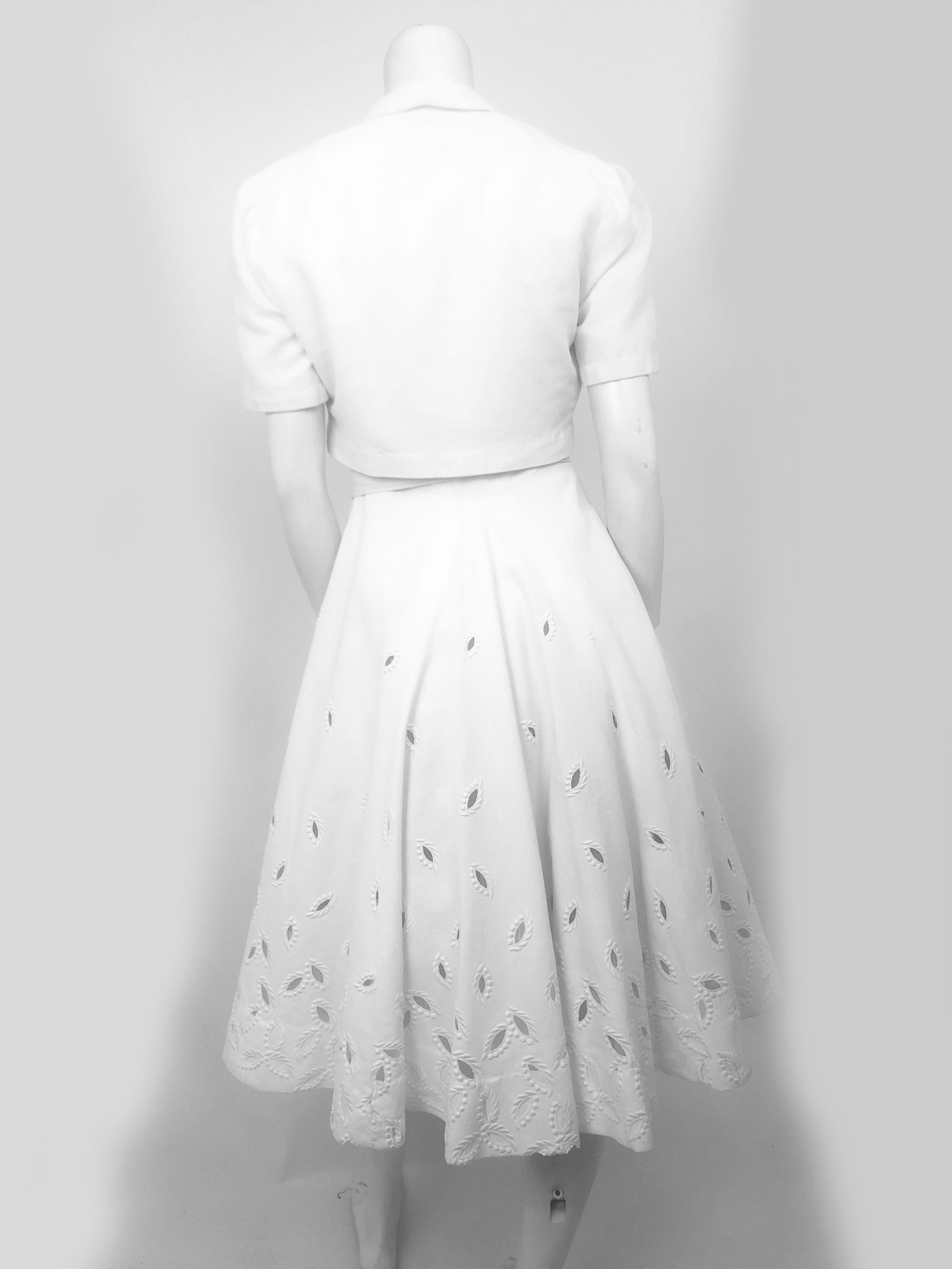 Robe en piqué blanc des années 1950 avec boléro assorti Pour femmes en vente