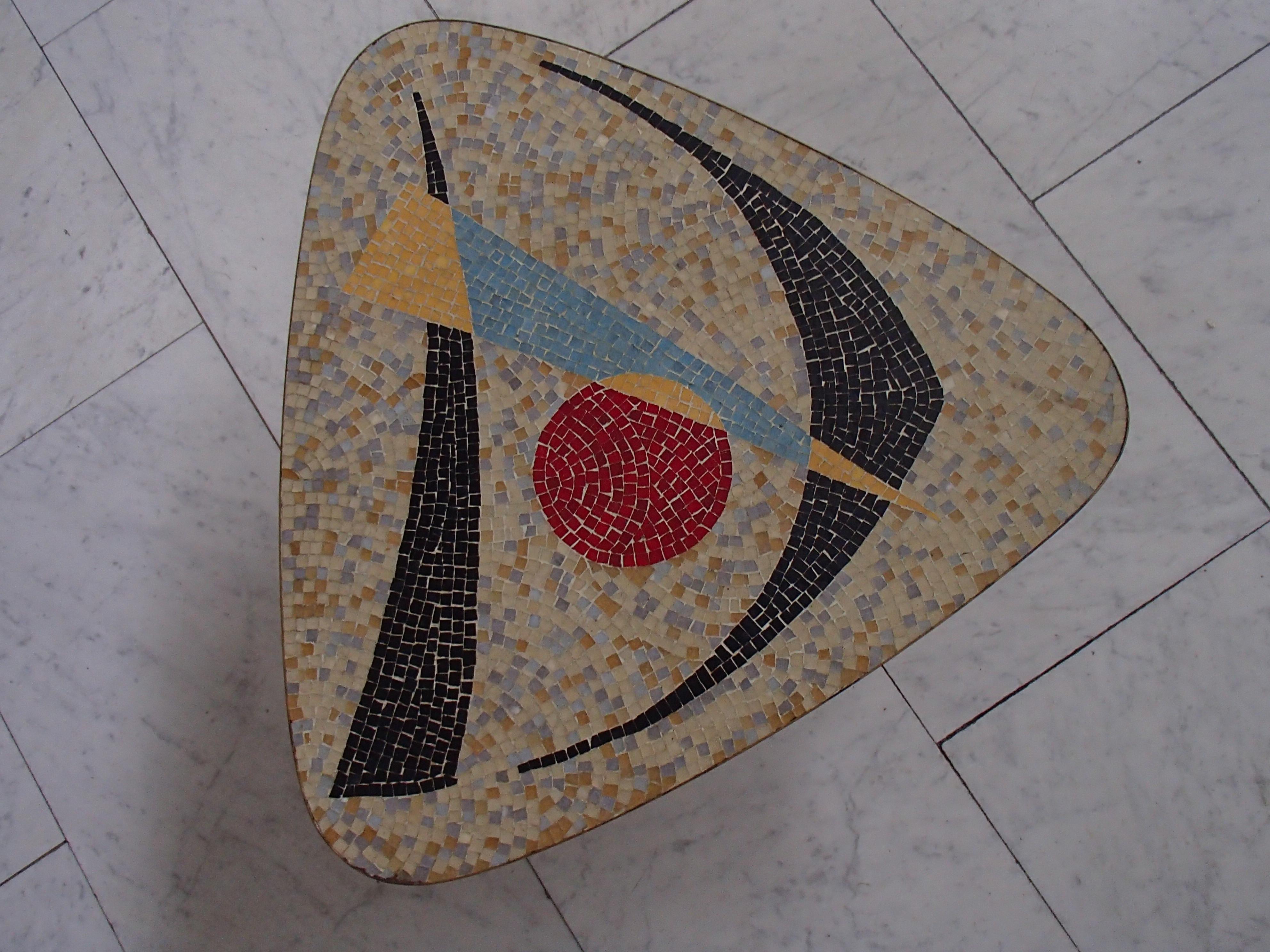 1950thies Triangular Mosaic Table on 3 Streamline Black and Gold Painted Legs In Good Condition For Sale In Weiningen, CH
