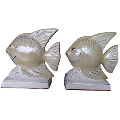Paire de poissons en porcelaine des années 1950 en serre-livres ou déco