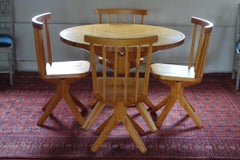 1950s Danish Cabinetmaker Spider Table and 4 Chairs in Solid Pine