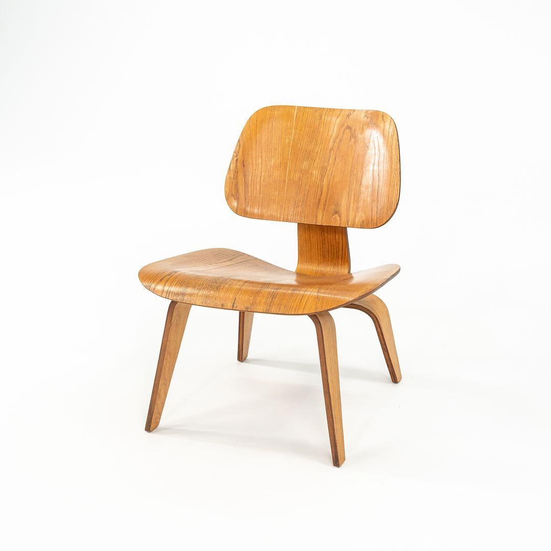 1951 Early Pair of Eames LCW Lounge Chairs in Calico Ash for Evans Herman Miller In Good Condition In Philadelphia, PA