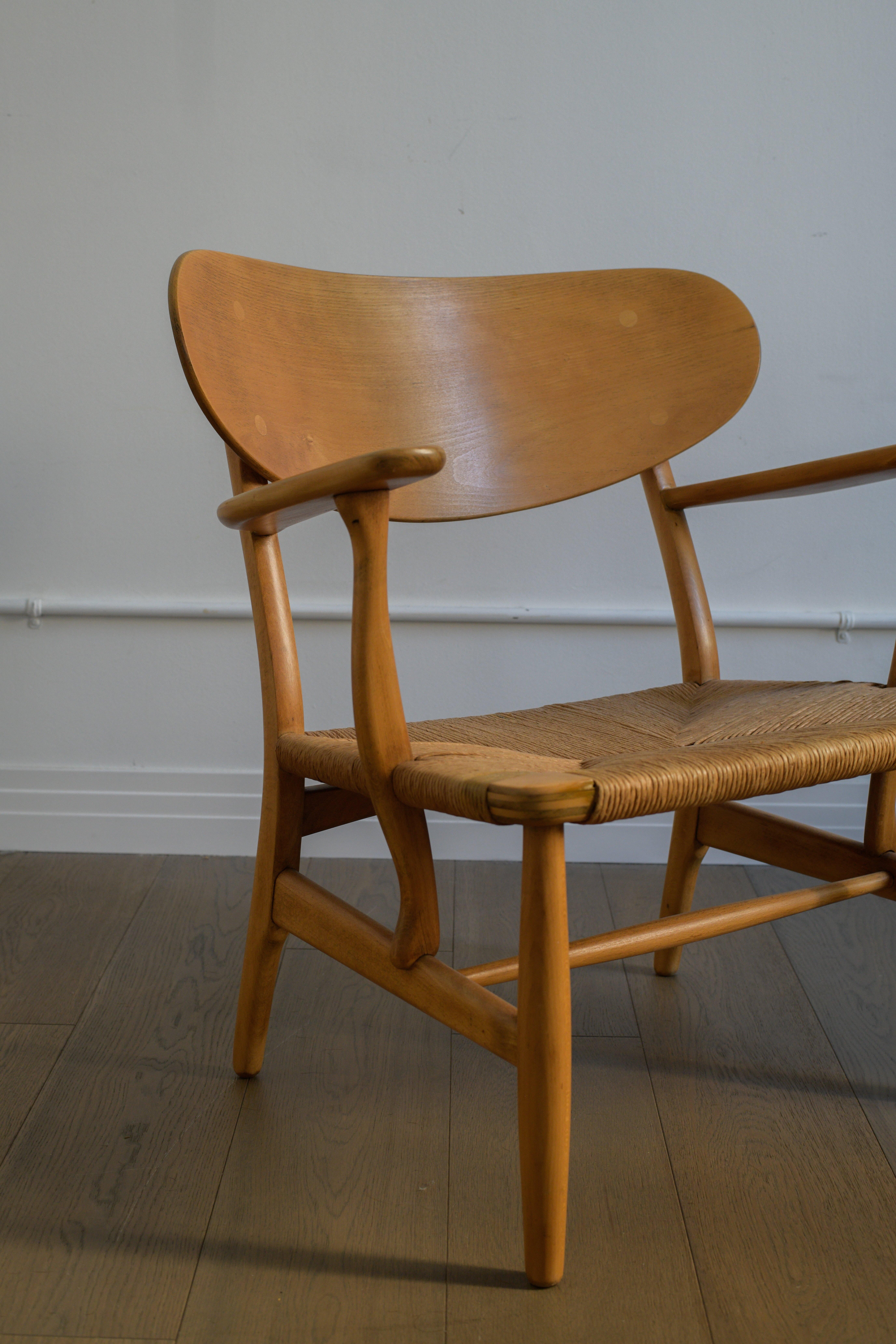 1951 HANS WEGNER Lounge chair, model no. CH-22 by Carl Hansen & Son, Denmark. For Sale 3