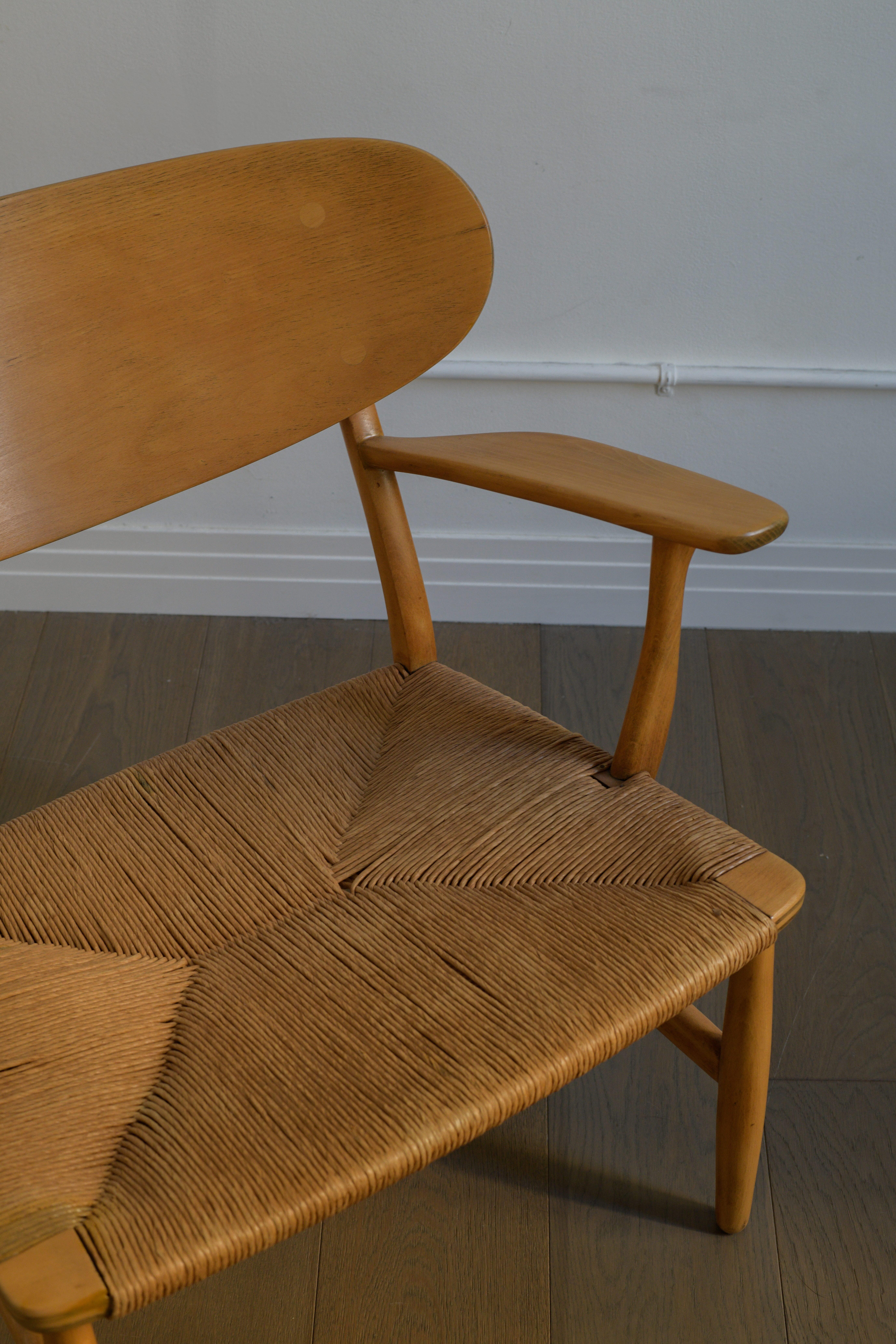 1951 HANS WEGNER Lounge chair, model no. CH-22 by Carl Hansen & Son, Denmark. For Sale 4