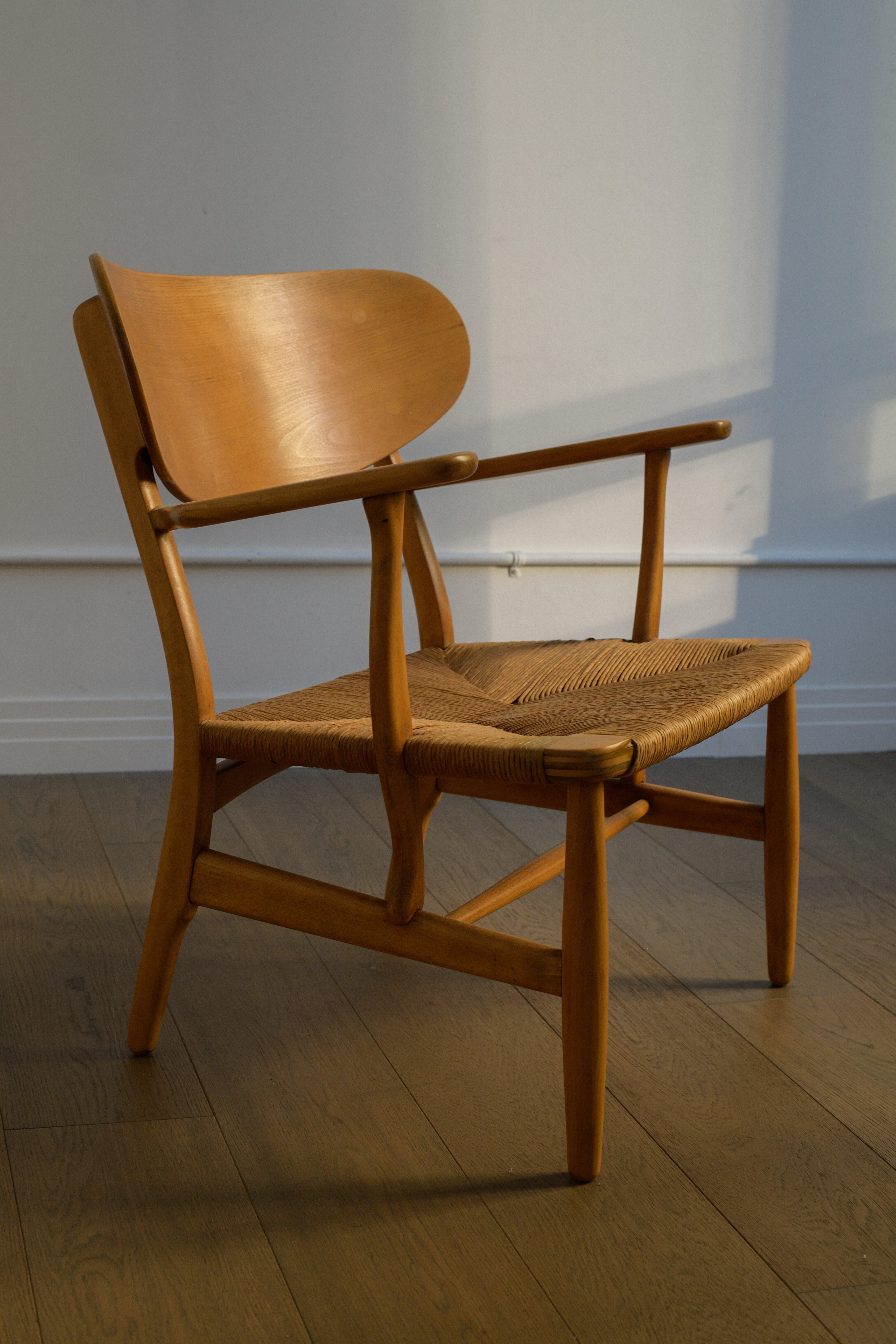 1951 HANS WEGNER Lounge chair, model no. CH-22 by Carl Hansen & Son, Denmark. For Sale 6
