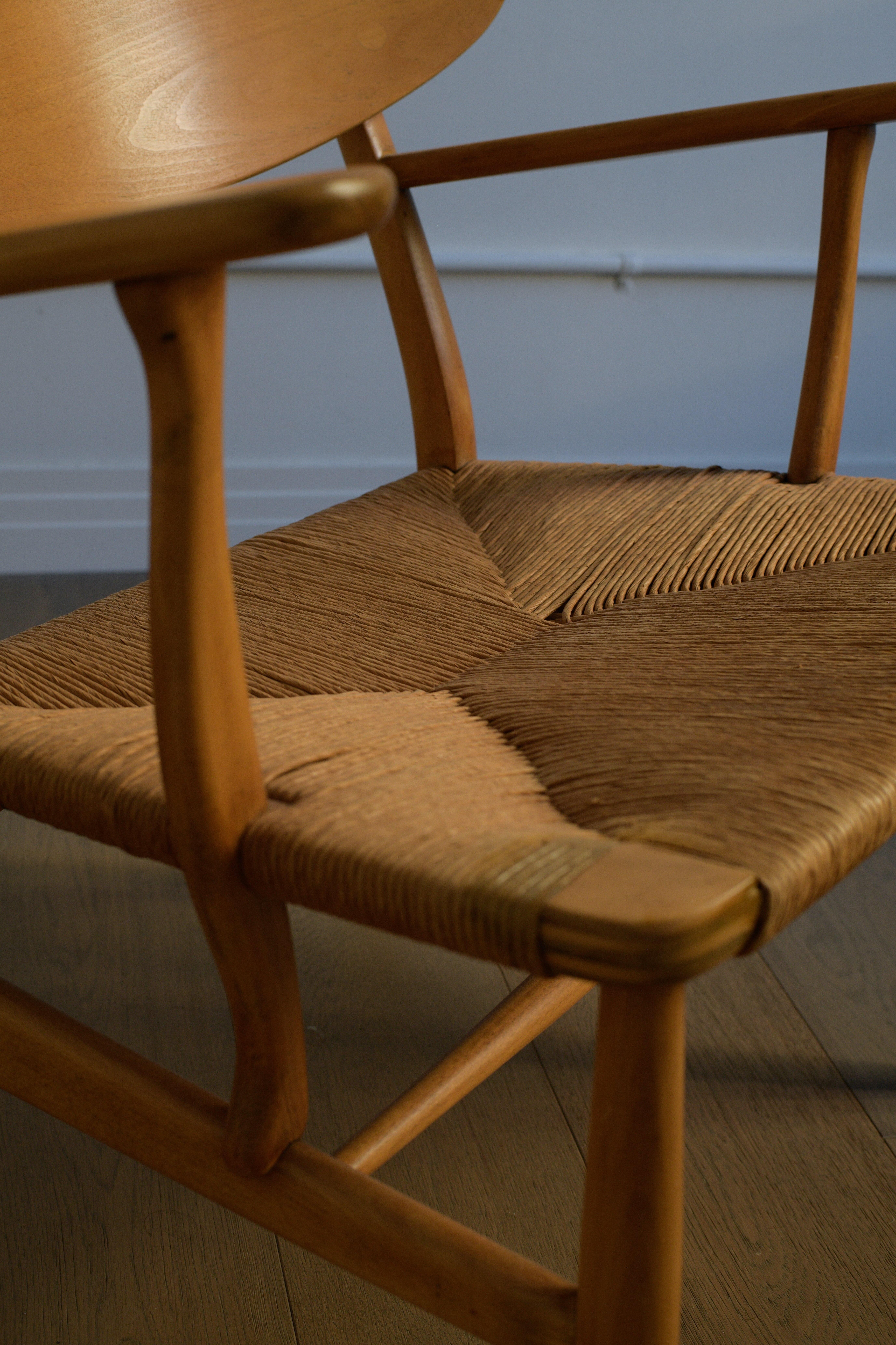 1951 HANS WEGNER Lounge chair, model no. CH-22 by Carl Hansen & Son, Denmark. In Good Condition For Sale In Los Angeles, CA
