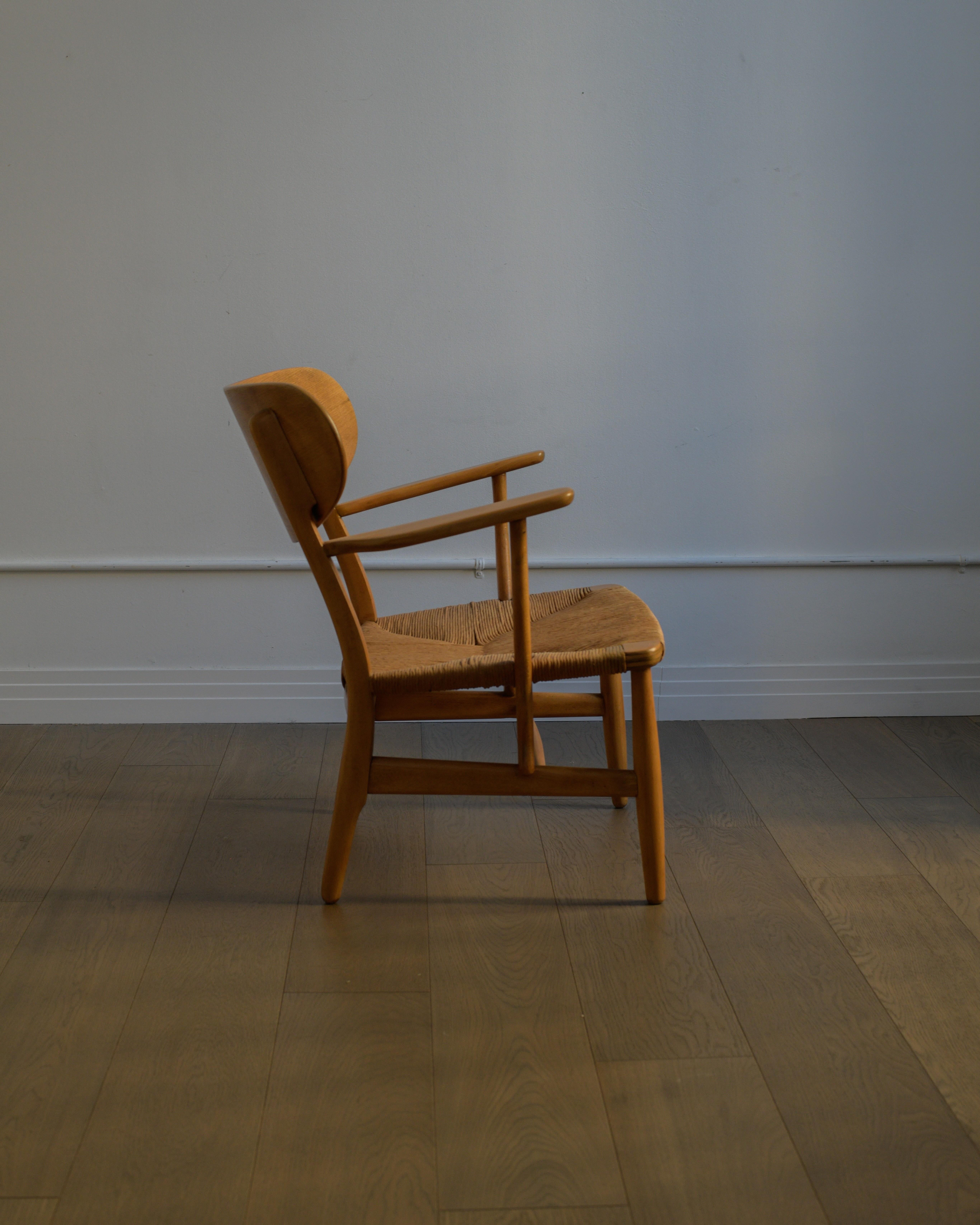 Rush 1951 HANS WEGNER Lounge chair, model no. CH-22 by Carl Hansen & Son, Denmark. For Sale