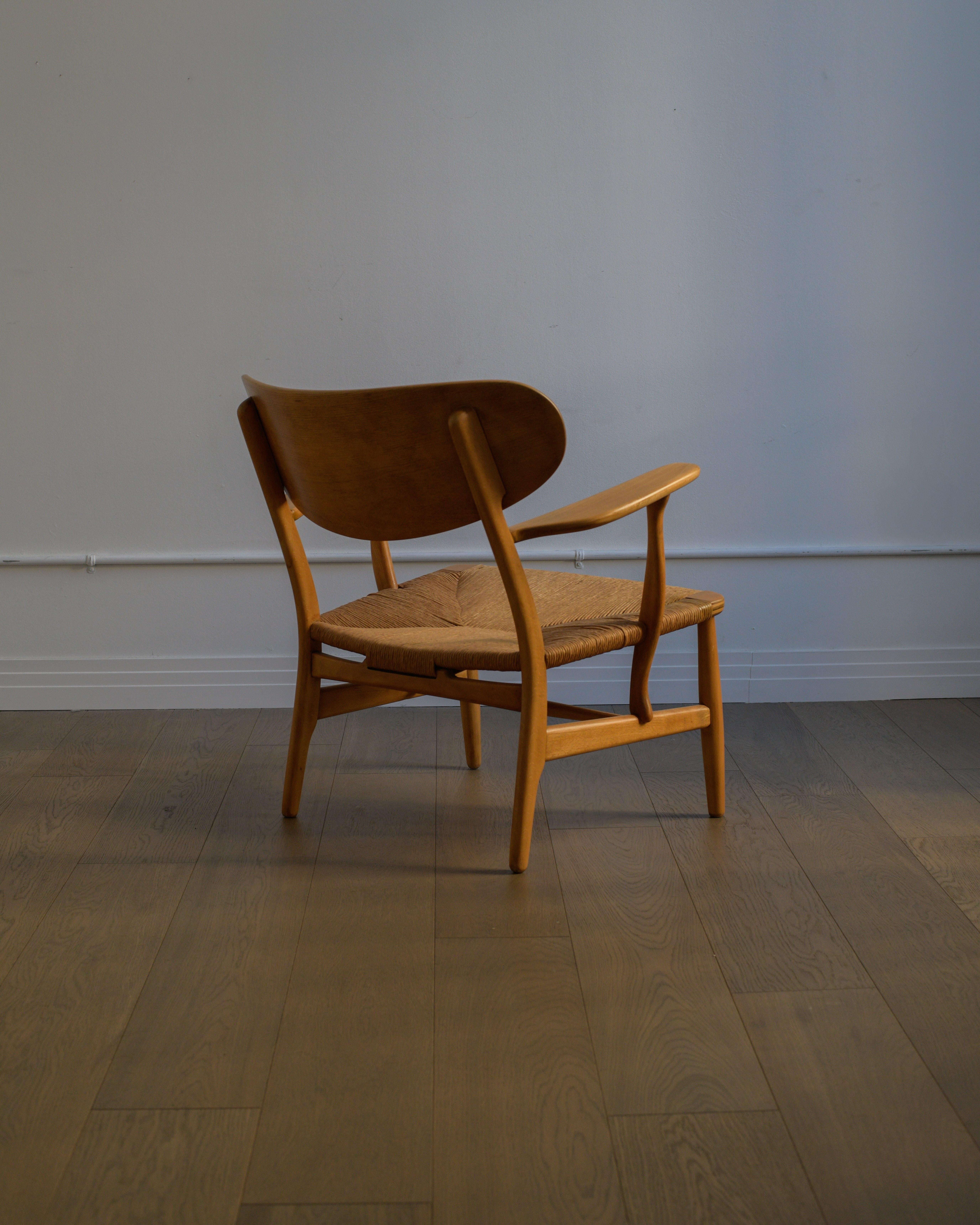 1951 HANS WEGNER Lounge chair, model no. CH-22 by Carl Hansen & Son, Denmark. For Sale 1