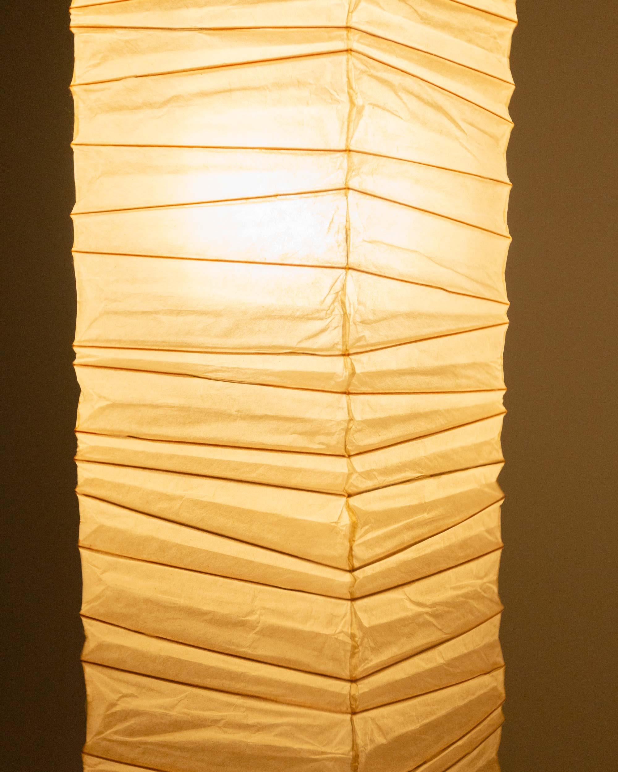 1951 Isamu Noguchi Akari Lichtskulptur 70XL Schirm mit BB3 Sockel, neu, auf Lager und auf Lager im Angebot 6