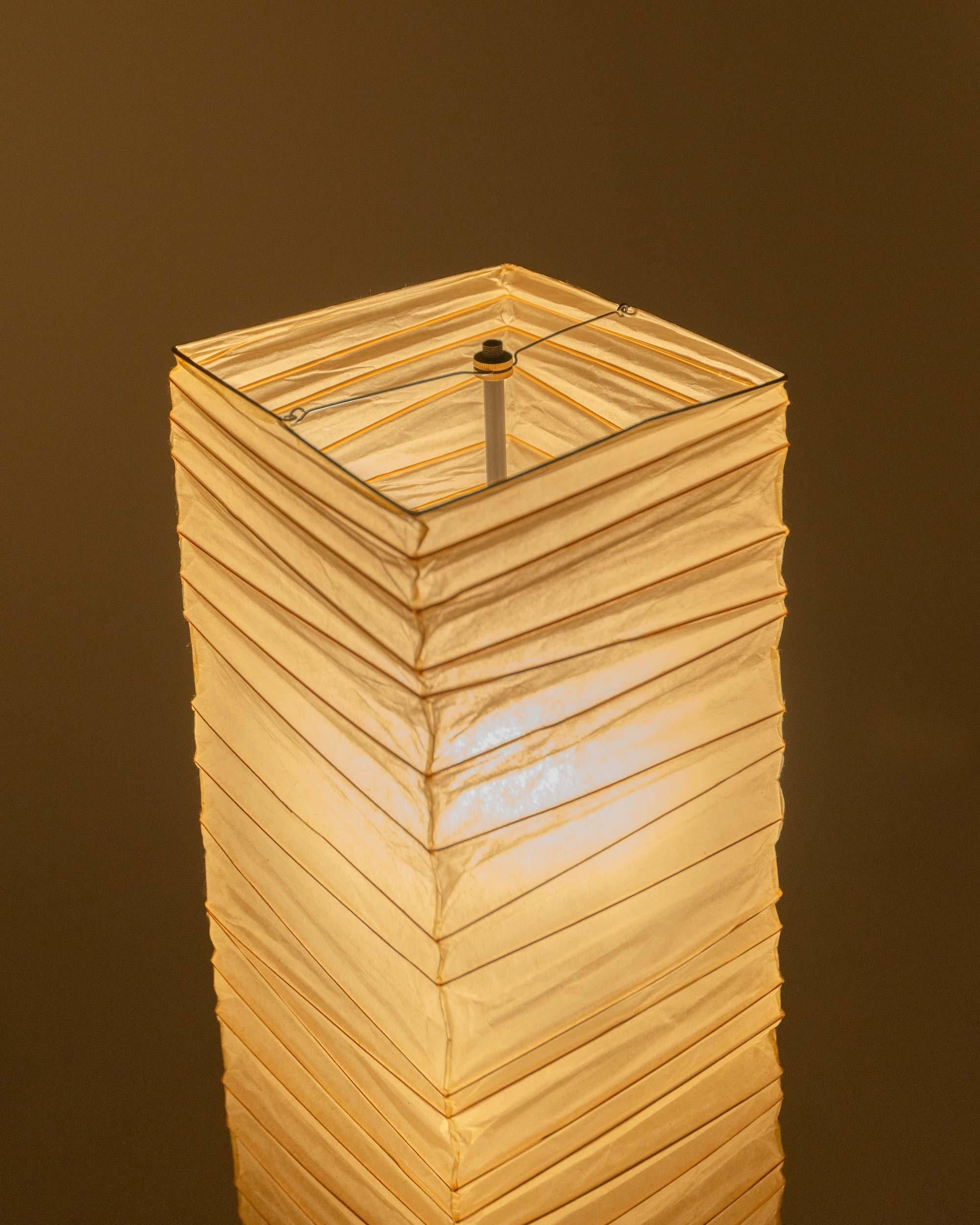 1951 Isamu Noguchi Akari Lichtskulptur 70XL Schirm mit BB3 Sockel, neu, auf Lager und auf Lager im Angebot 8