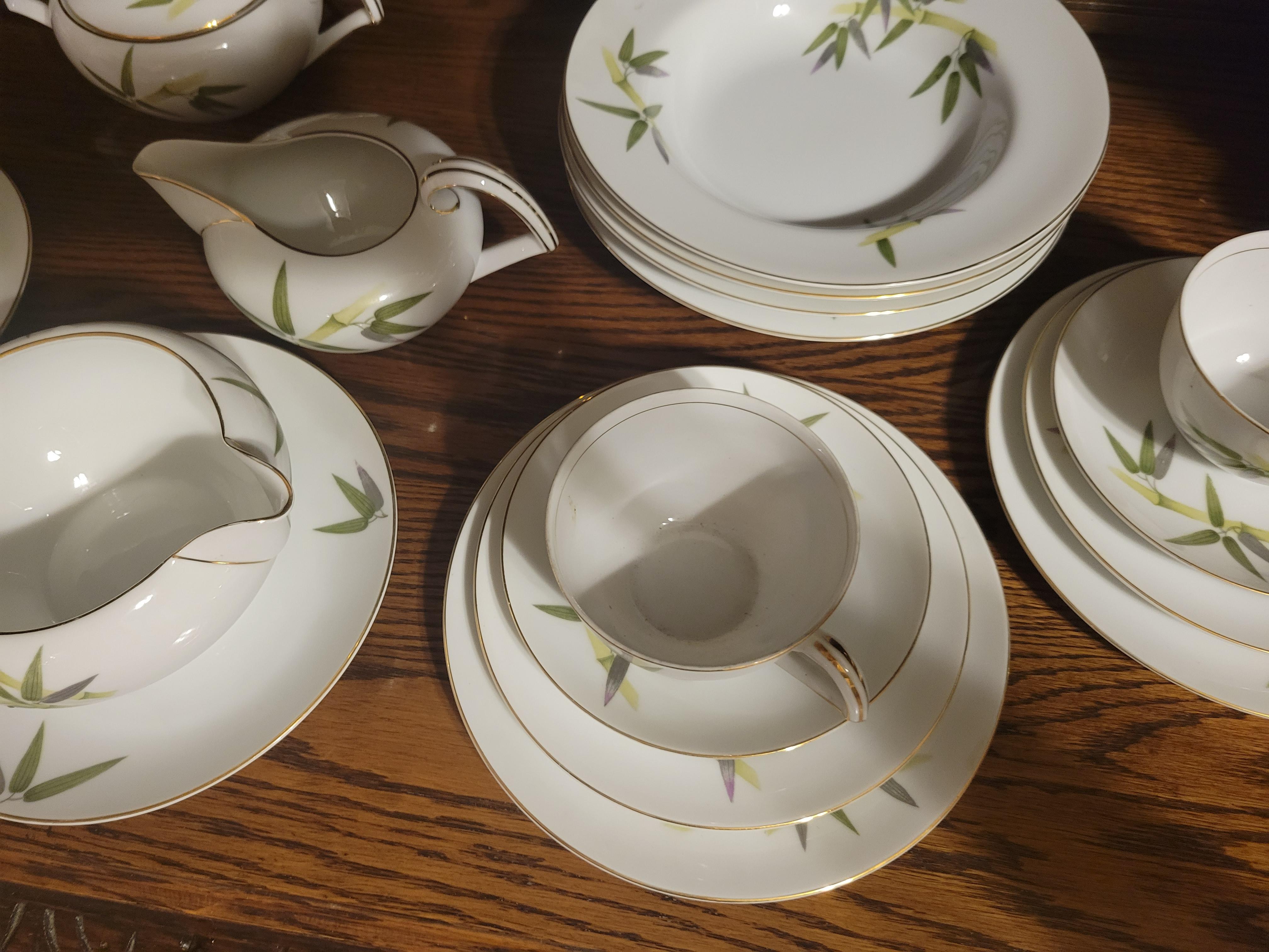 1951 Narumi Japan 'Spring Bamboo' Fine China Set - 24 pieces plus replacements  In Good Condition For Sale In Phoenix, AZ