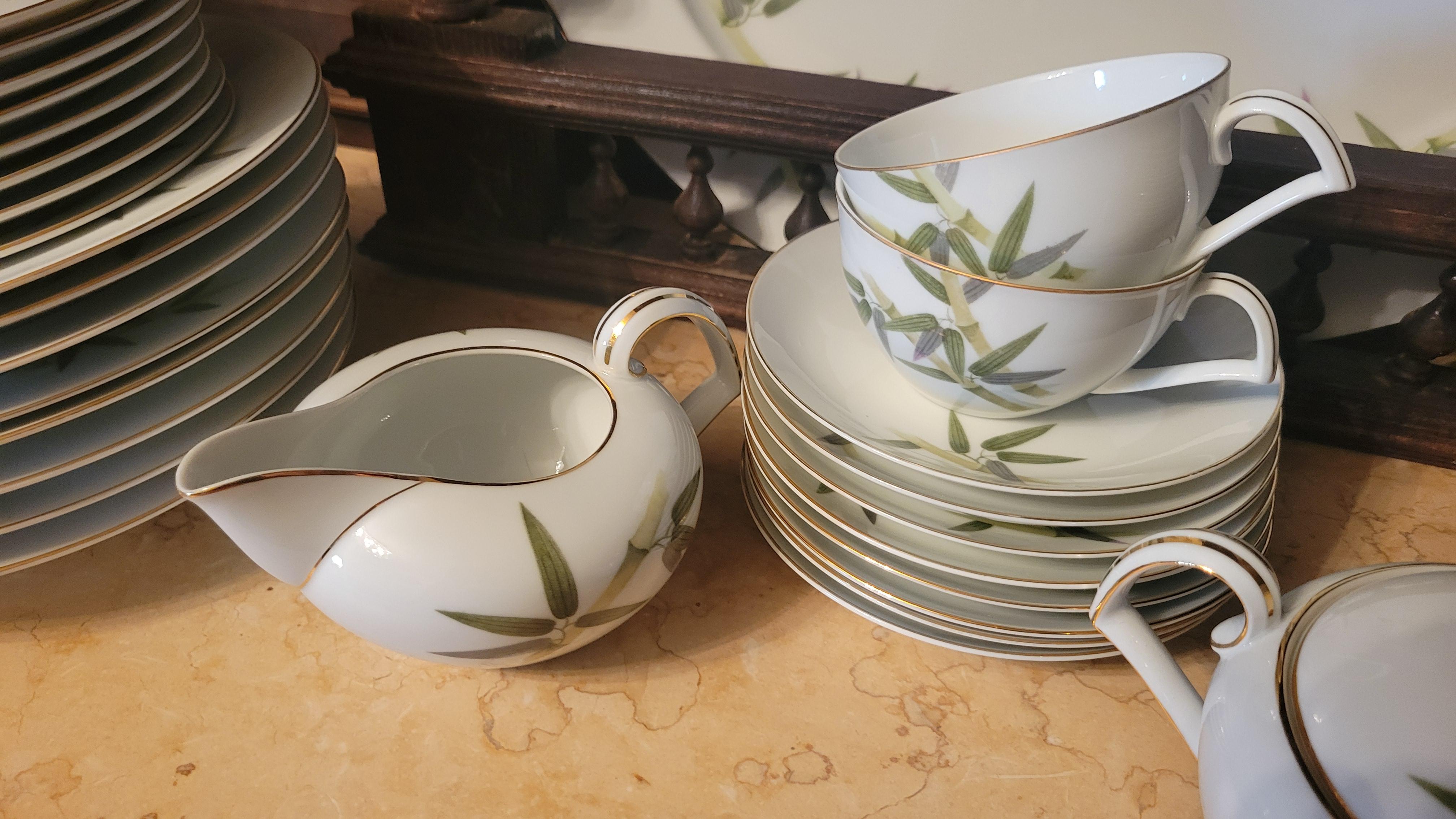 Japanese 1951 Narumi Japan 'Spring Bamboo' Fine China - 8 Person Set For Sale